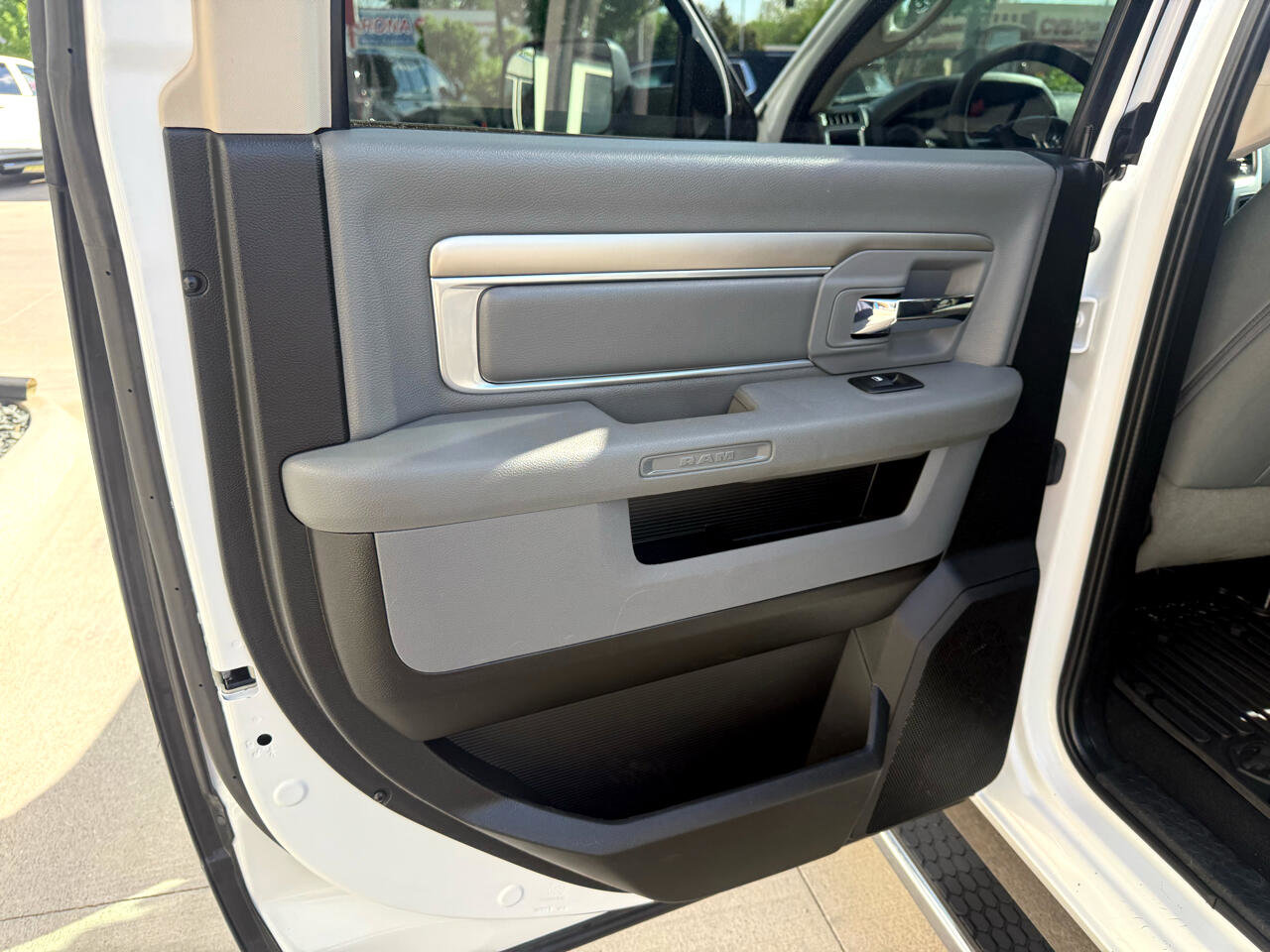 Used 2019 RAM 1500 Classic SLT image 14