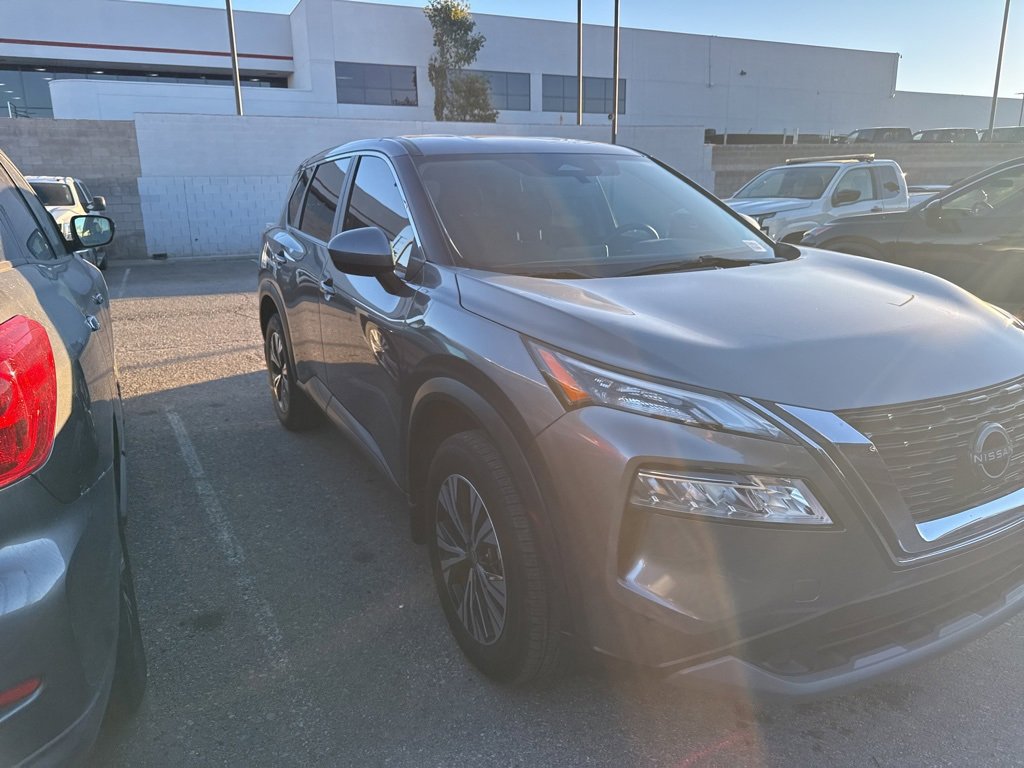 Used 2023 Nissan Rogue SV image 4