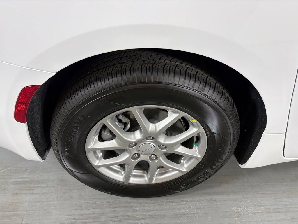 New 2027 Chrysler Pacifica LX FWD image 8