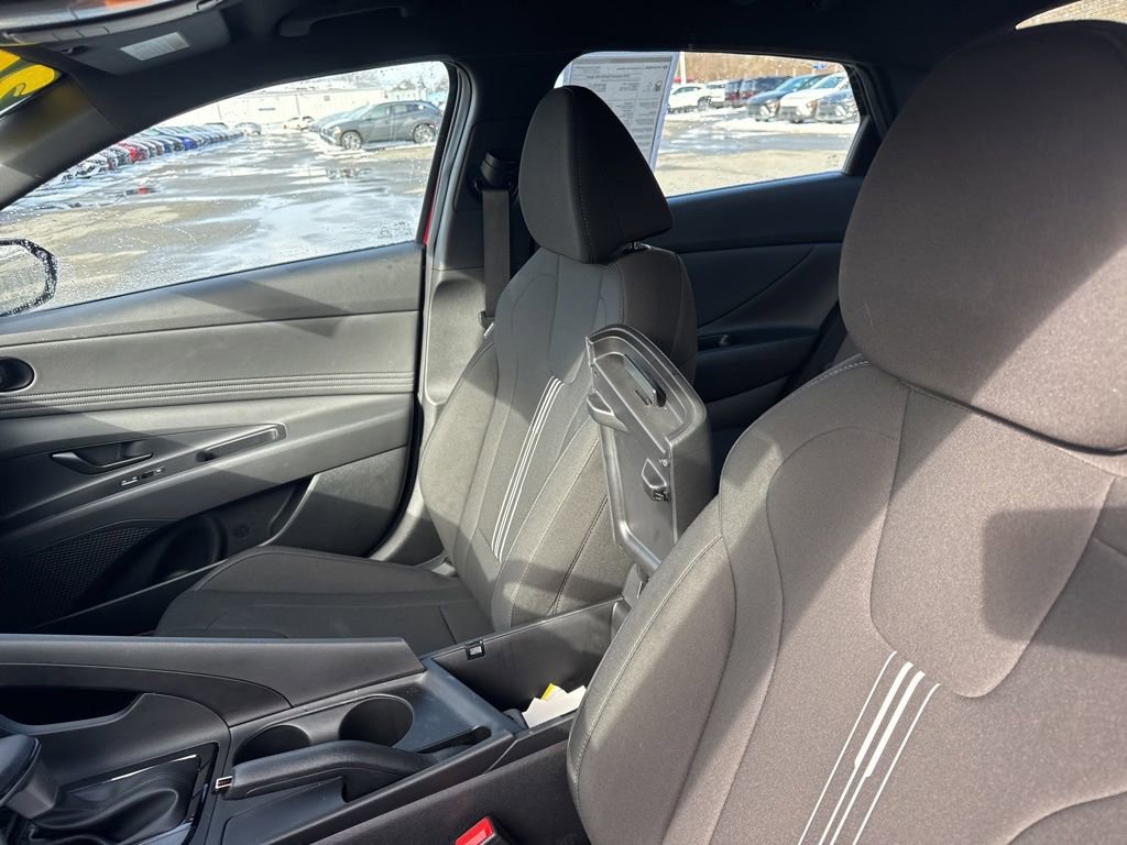 Used 2025 Hyundai Elantra Sport image 31