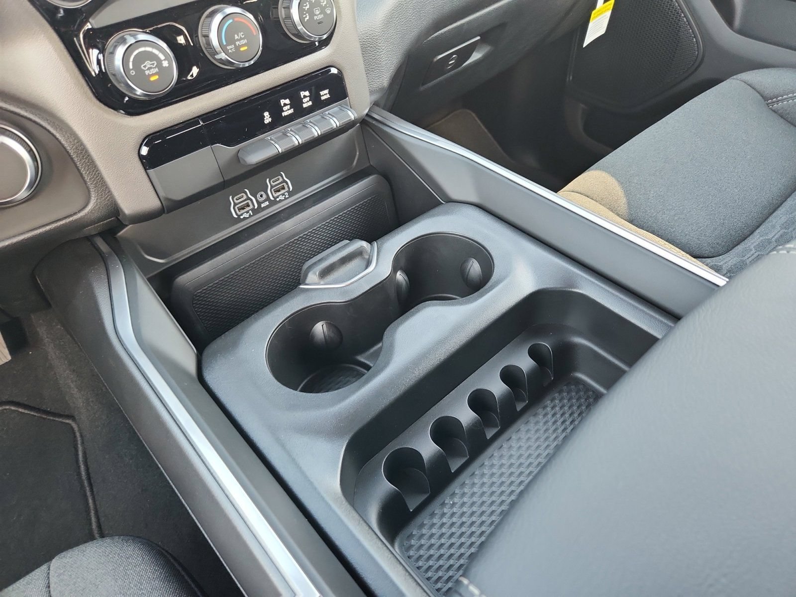 New 2026 RAM 1500 Express AWD/4WD image 21