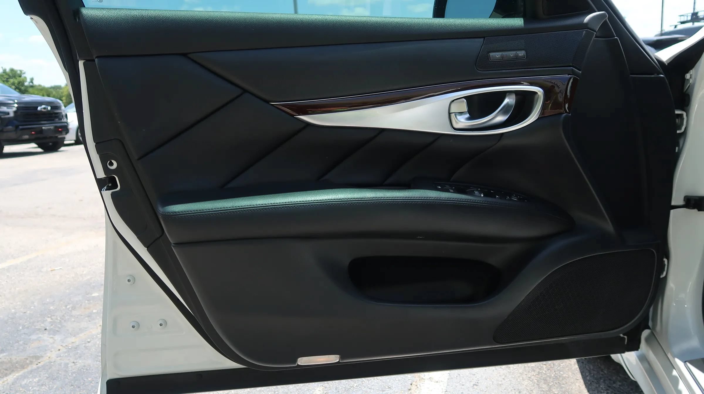 Used 2019 INFINITI Q70 Luxe w/ Sport Package RWD image 46