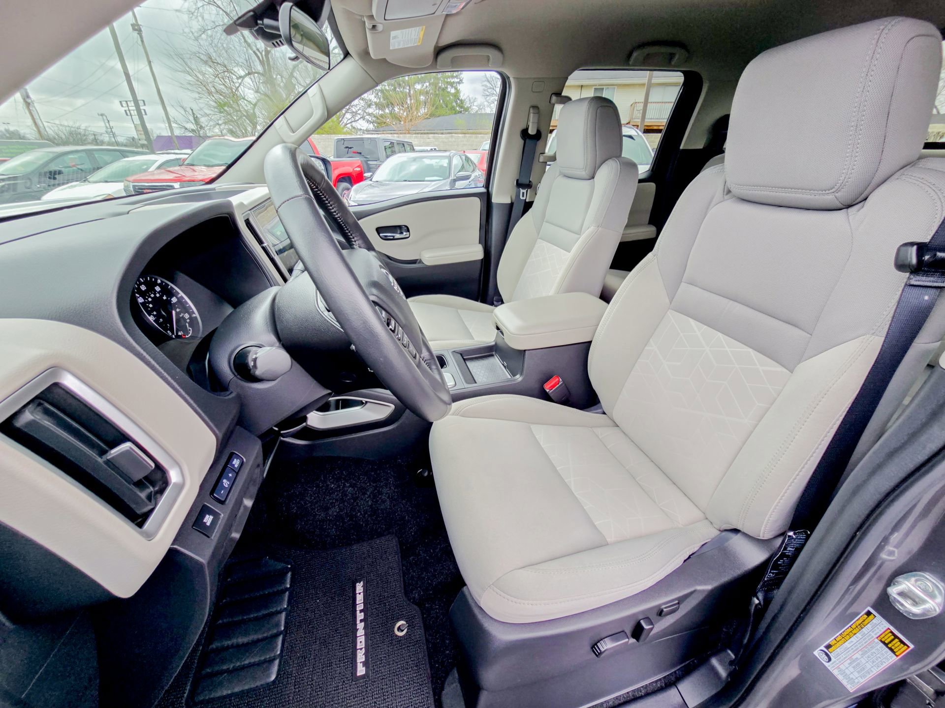 Used 2025 Nissan Frontier SV w/ SV Convenience Package RWD image 26