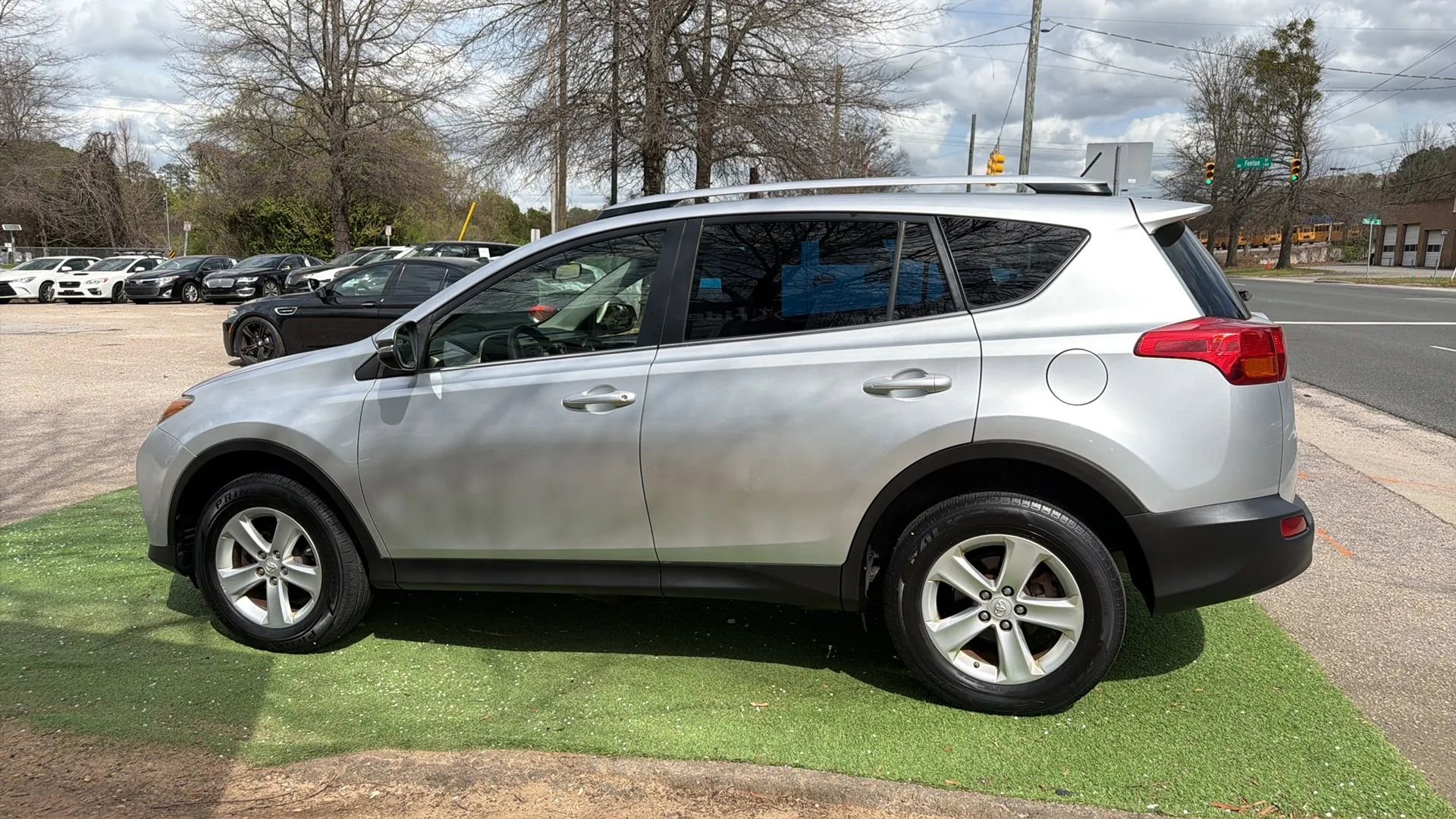 Used 2013 Toyota RAV4 XLE AWD/4WD image 6