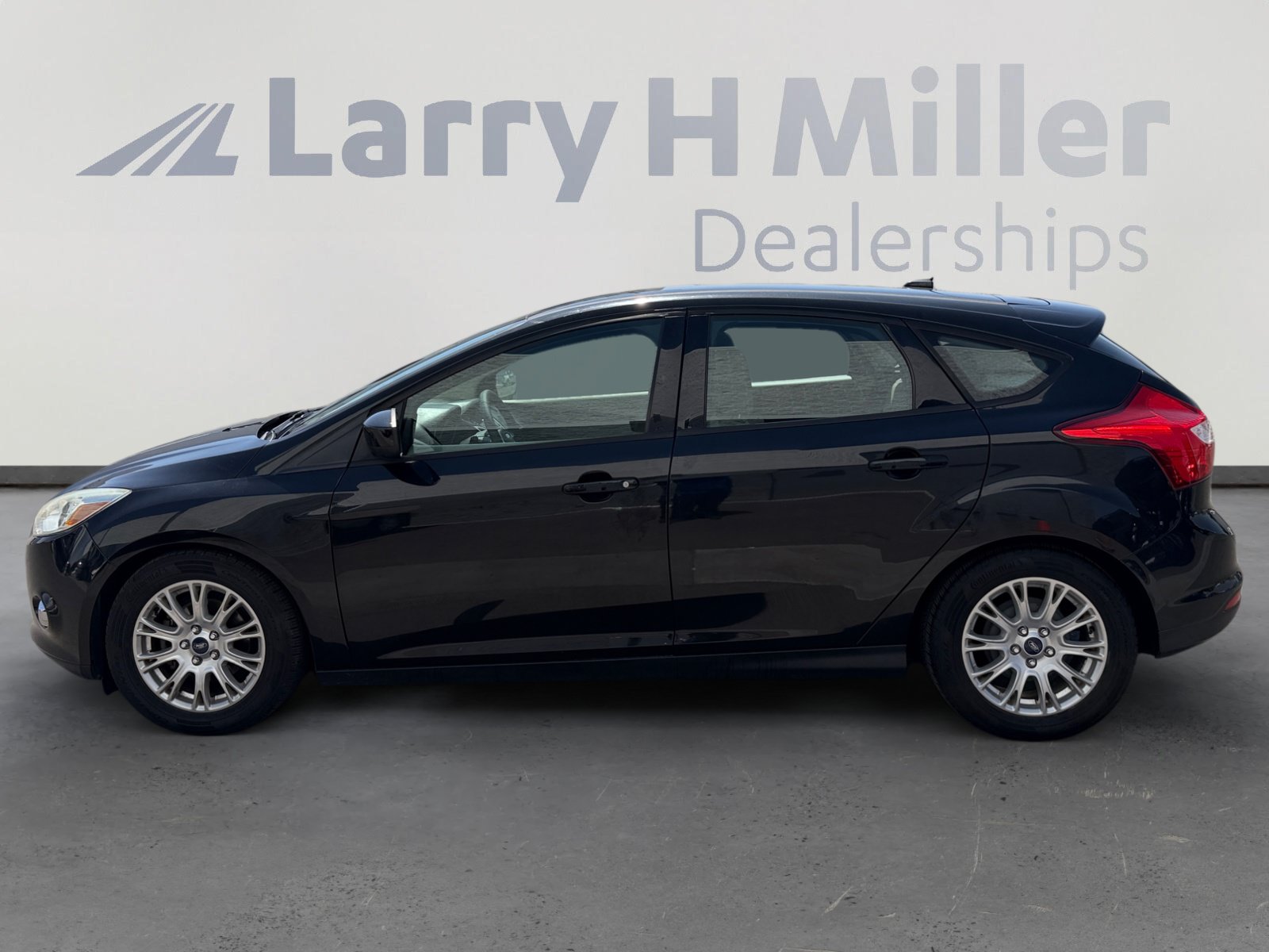 Used 2012 Ford Focus SE FWD image 2