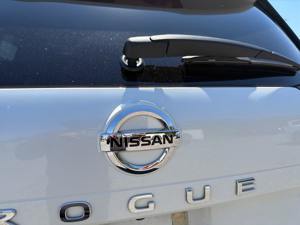 Used 2021 Nissan Rogue SV FWD image 17