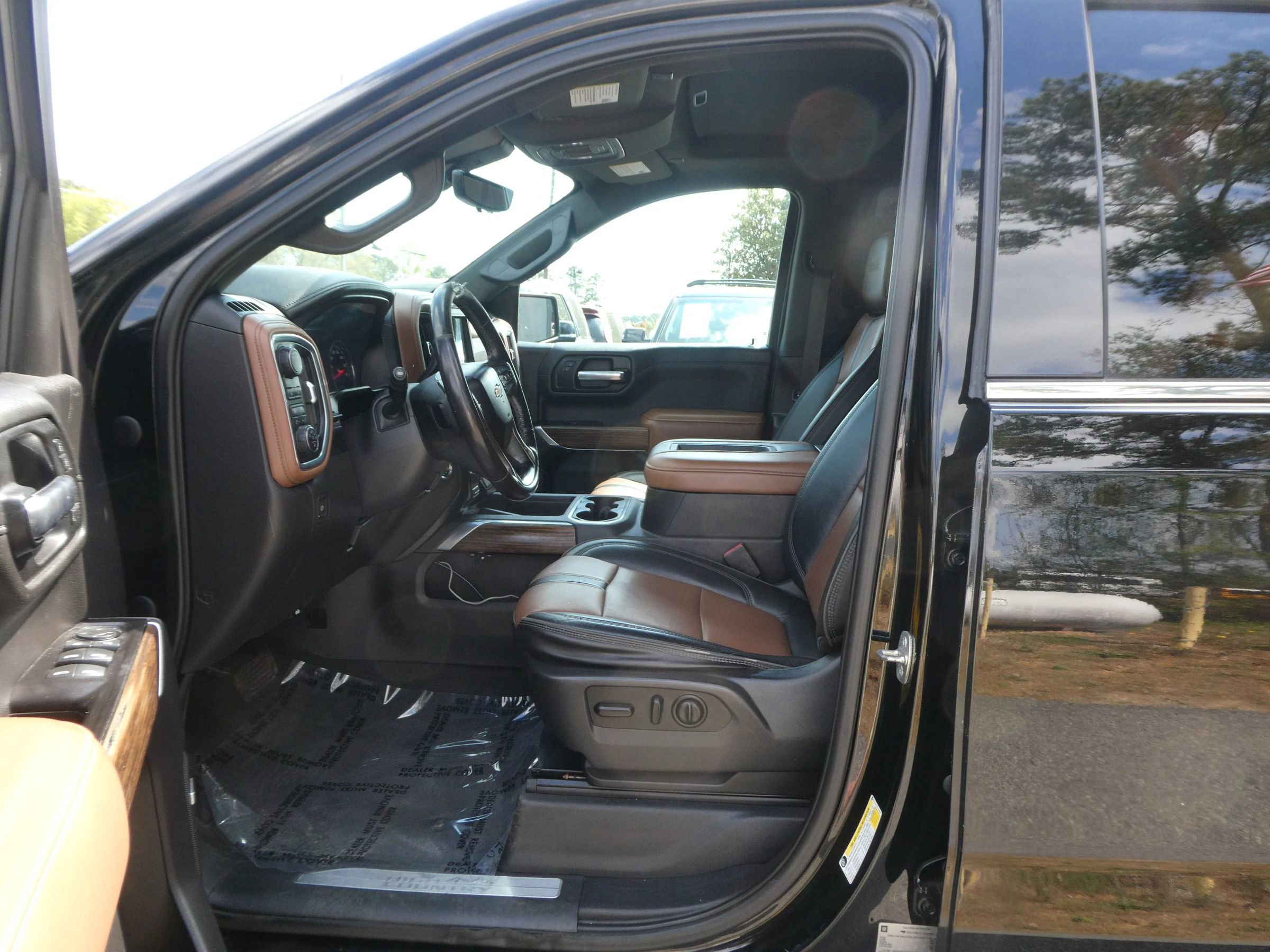 Used 2020 Chevrolet Silverado 1500 High Country w/ Technology Package AWD/4WD image 14