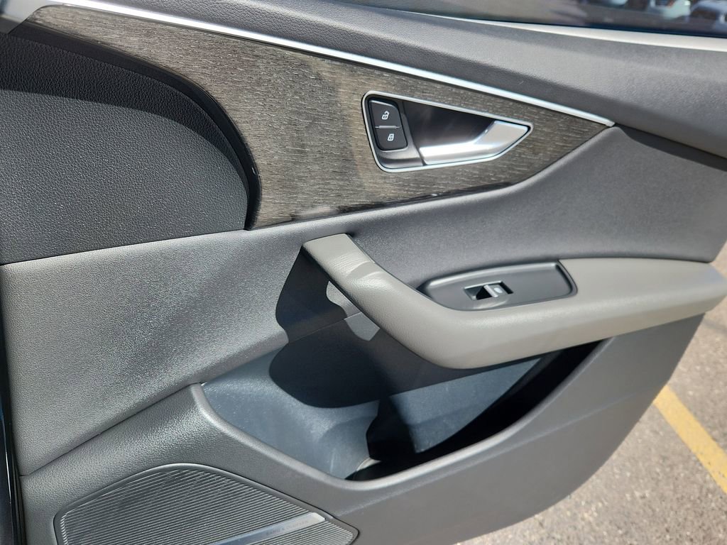 Used 2021 Audi Q8 Prestige w/ Prestige Package image 15