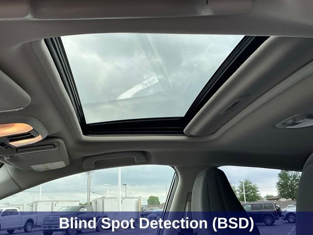 Used 2025 Subaru Crosstrek 2.0i Premium image 24