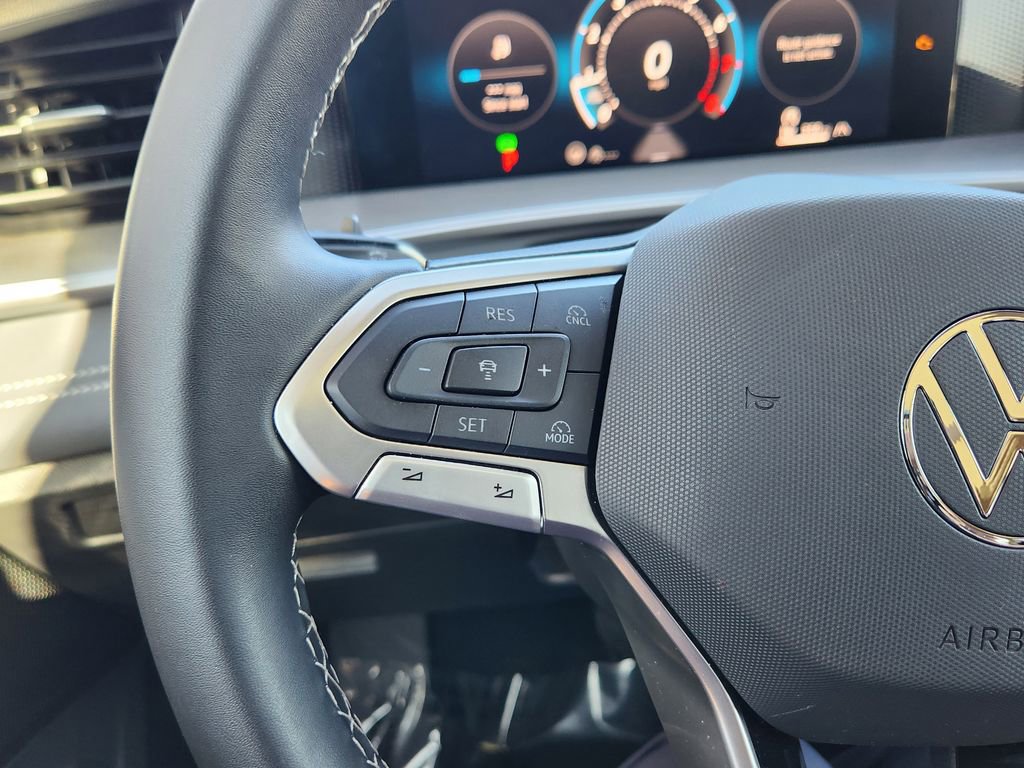 New 2025 Volkswagen Tiguan SE image 16