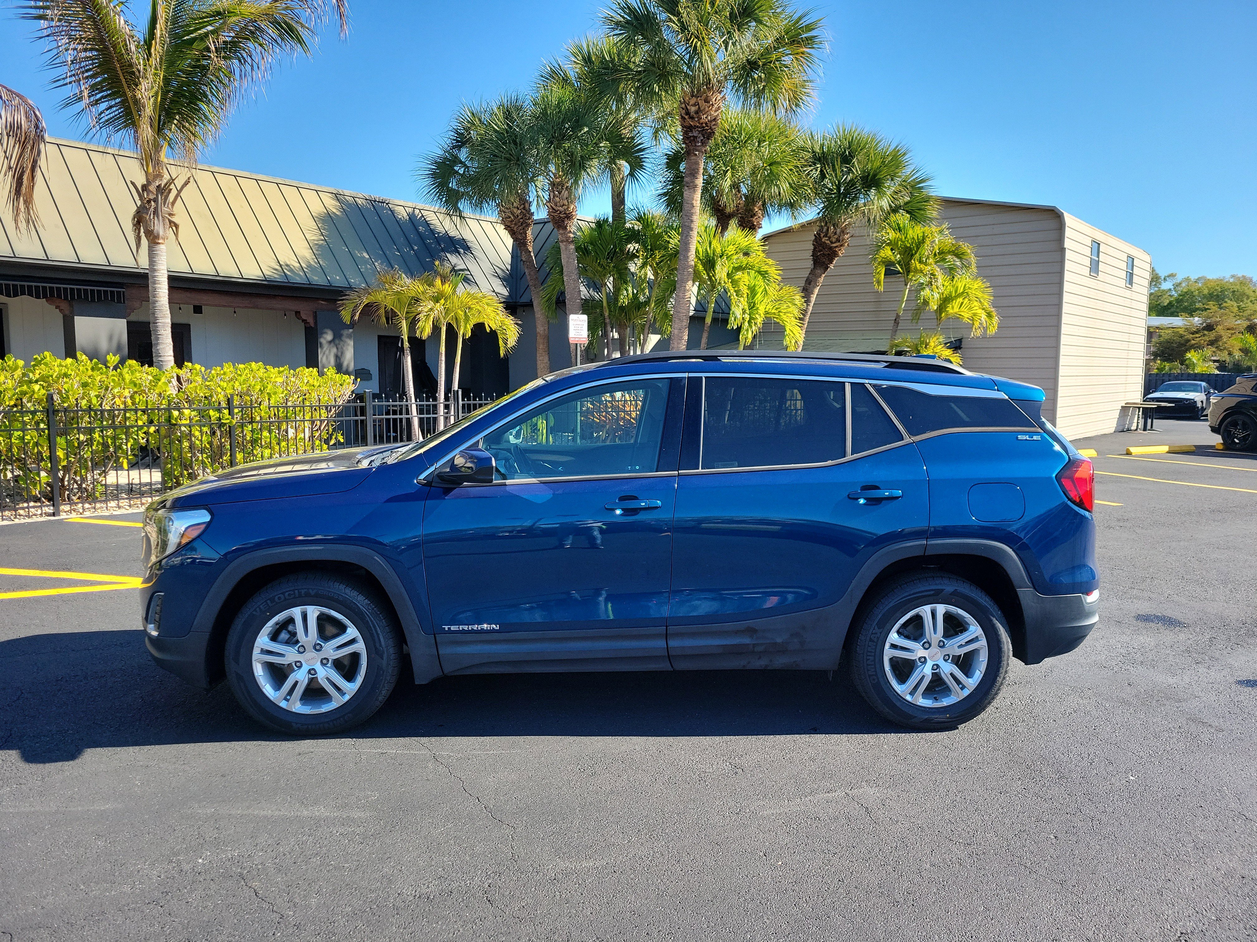 Used 2019 GMC Terrain SLE w/ Driver Convenience Package AWD/4WD image 9