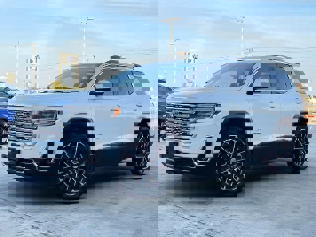 Used 2022 GMC Acadia SLT w/ Preferred Package