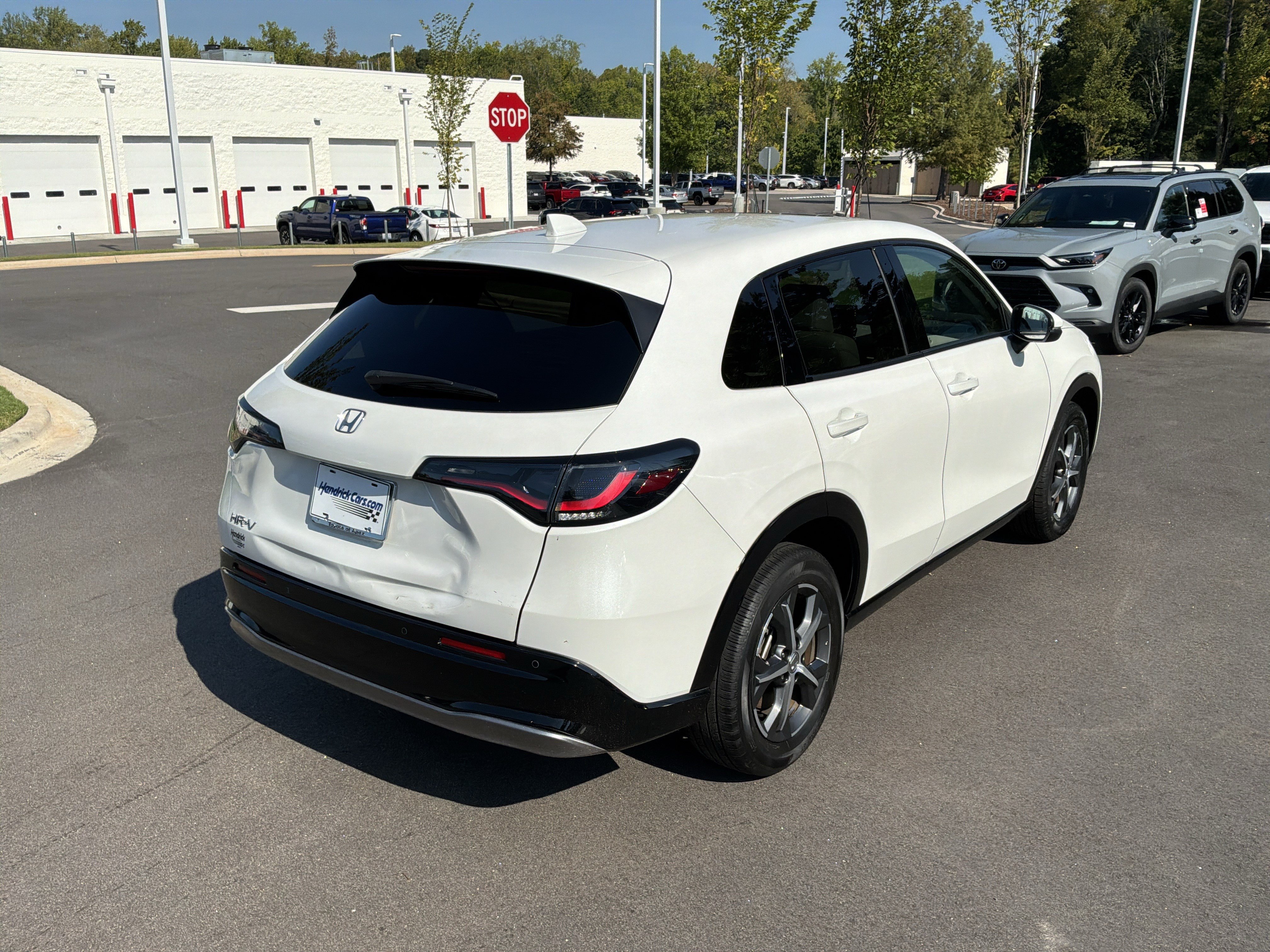 Used 2025 Honda HR-V EX-L image 10