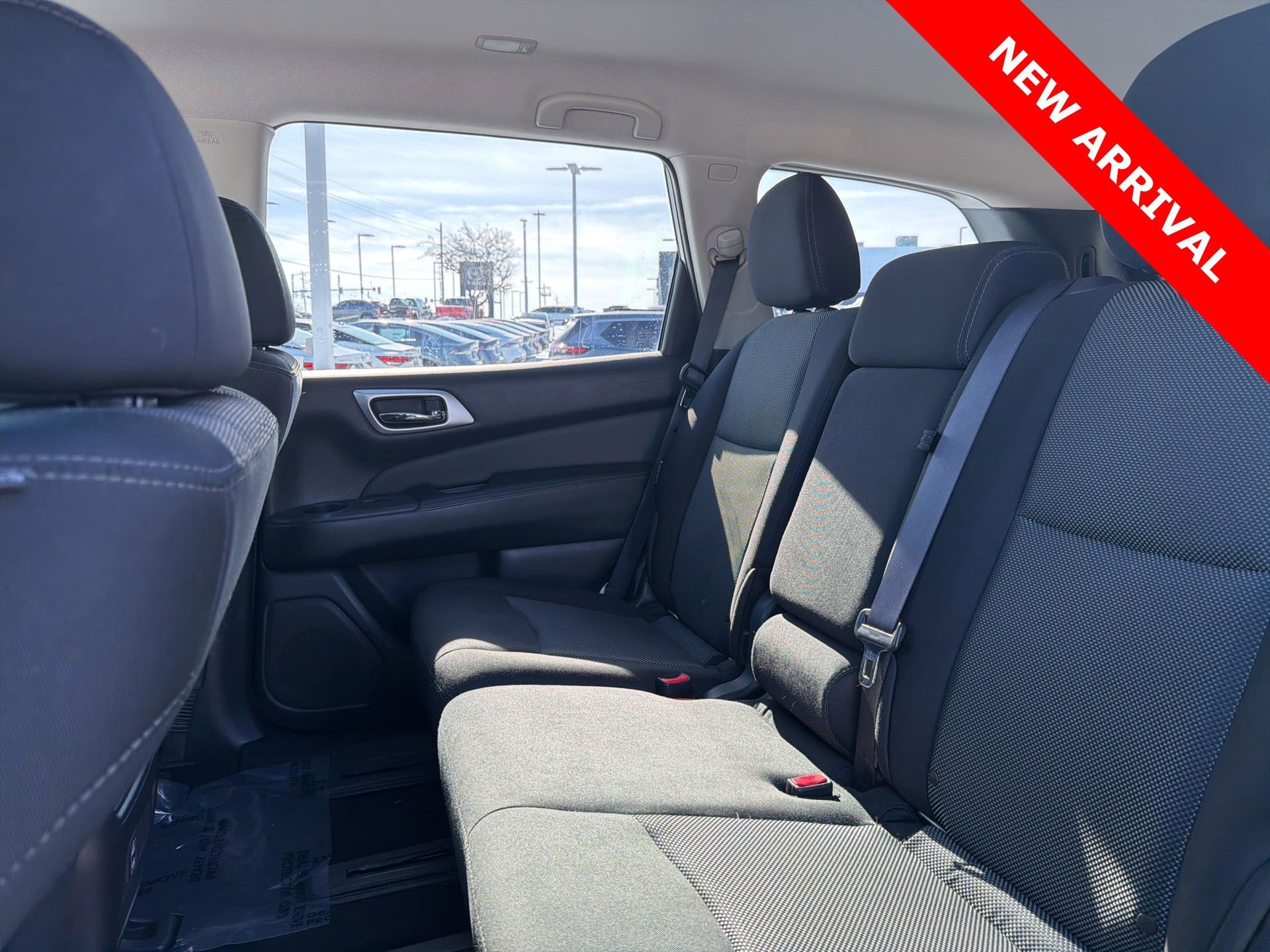 Used 2018 Nissan Pathfinder SV image 7