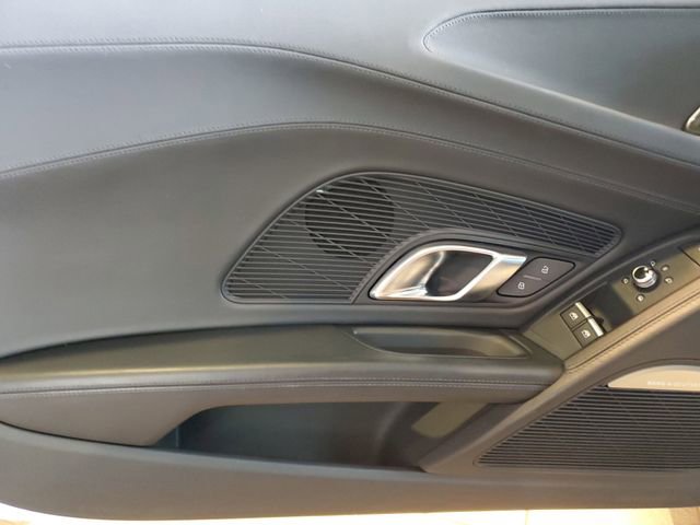 Used 2018 Audi R8 V10 RWD image 10