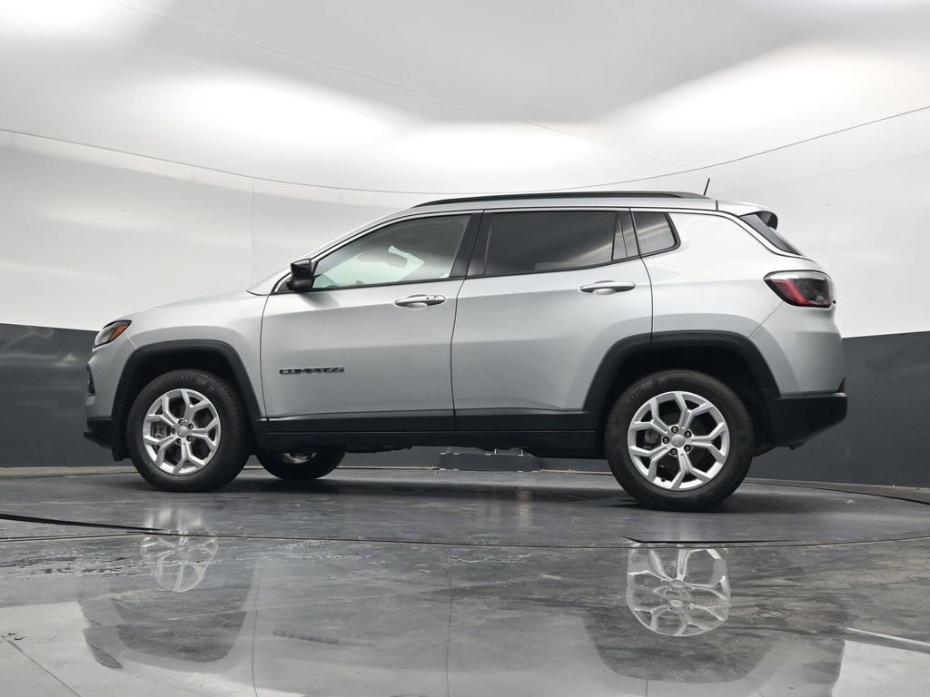 Used 2024 Jeep Compass Latitude AWD/4WD image 39