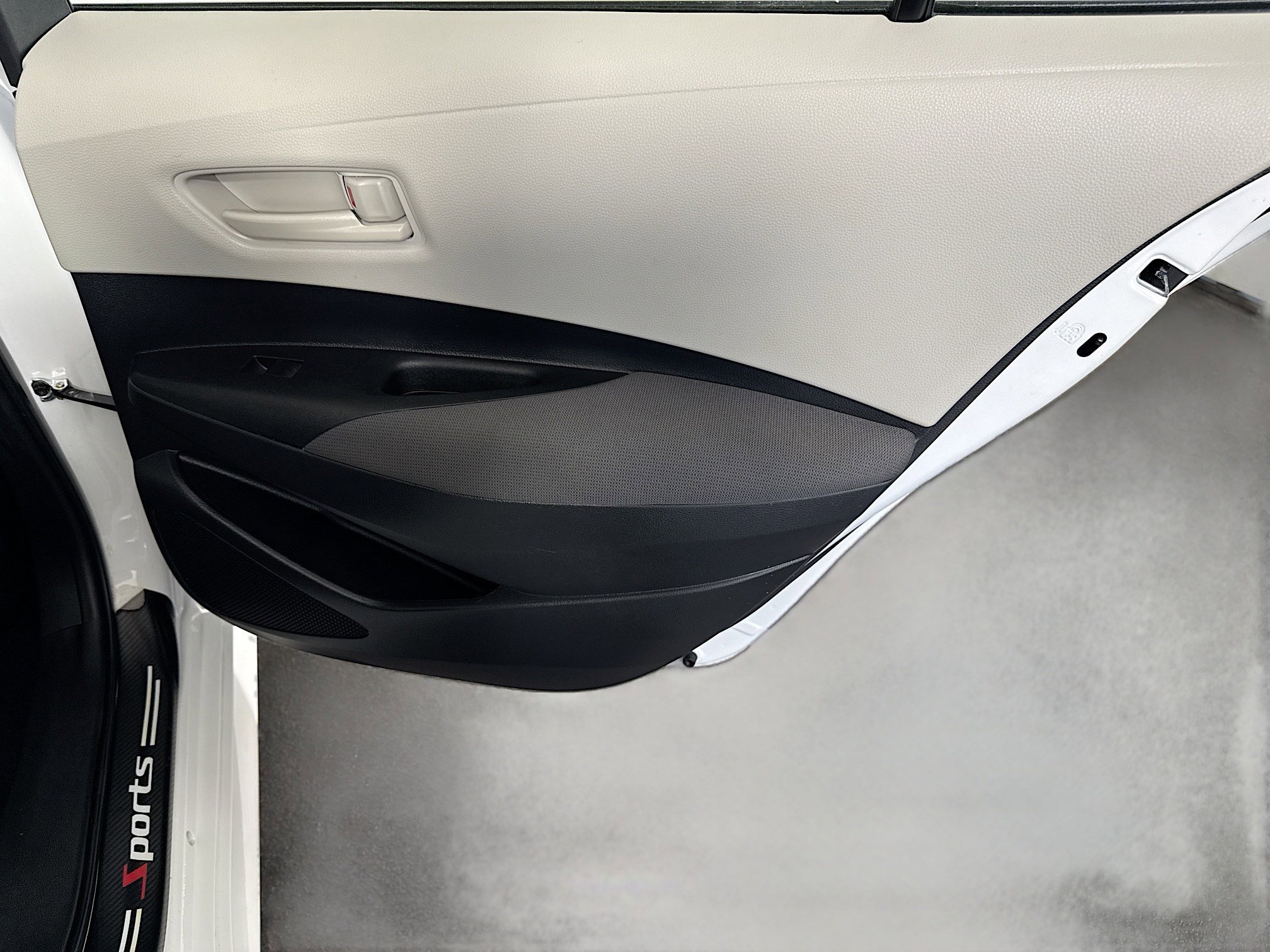 Used 2025 Toyota Corolla LE image 27