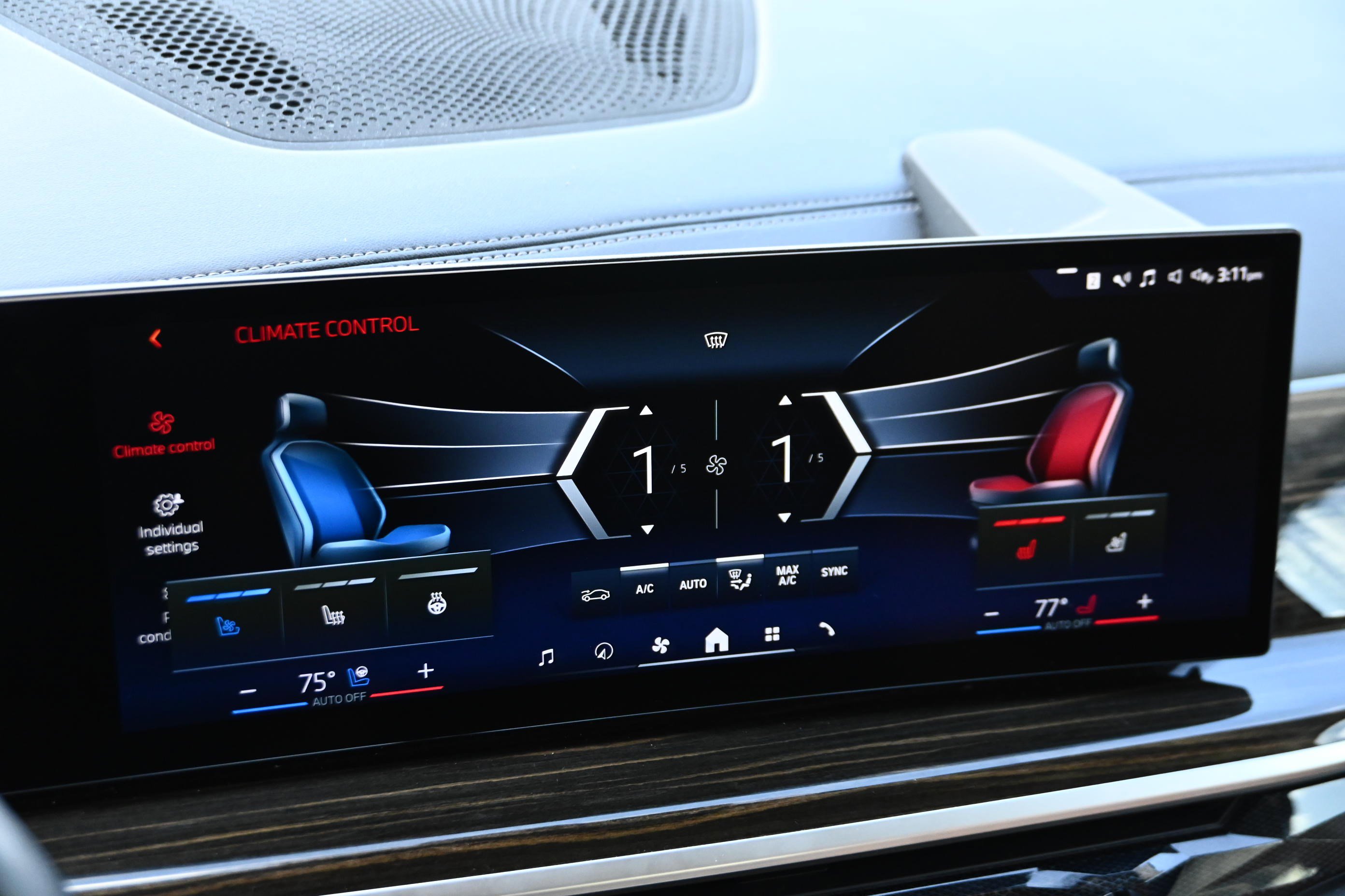 Certified 2024 BMW X7 xDrive40i w/ Premium Package image 17