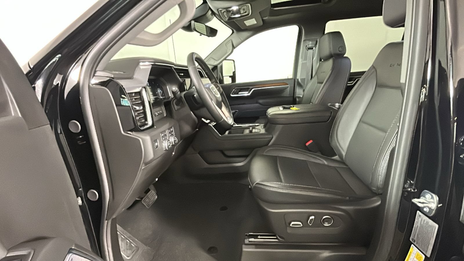 Used 2025 GMC Sierra 2500 Denali w/ Denali Reserve Package AWD/4WD image 14