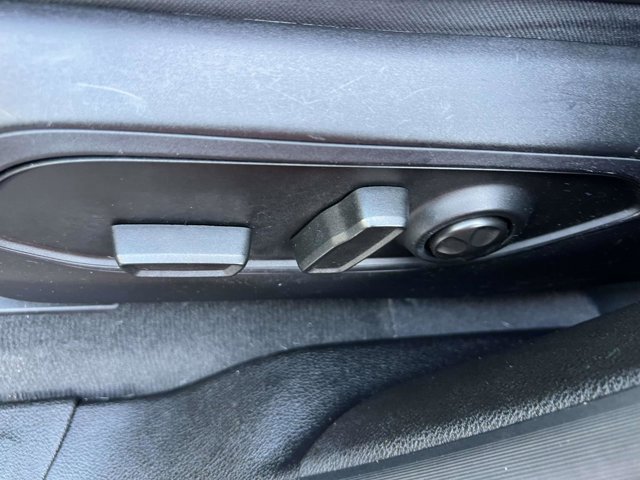 Used 2023 Jeep Grand Cherokee L Laredo image 17