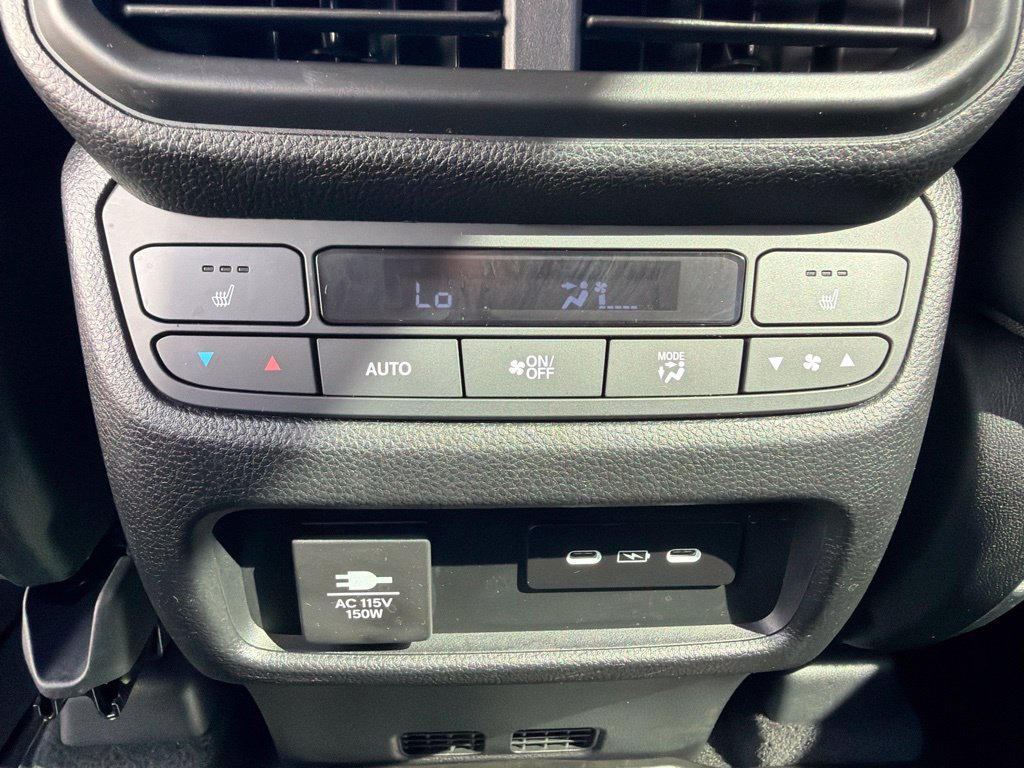 Used 2025 Honda Pilot Elite image 24