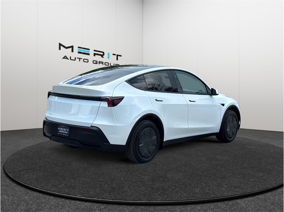 Used 2026 Tesla Model Y 2WD image 9