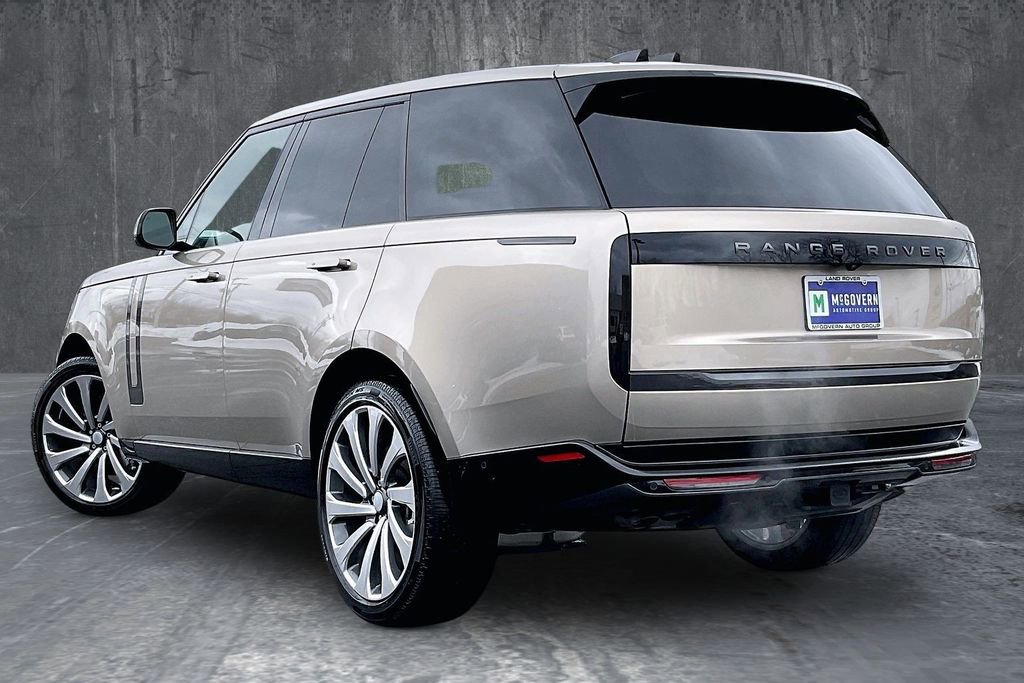 Used 2025 Land Rover Range Rover SE image 4