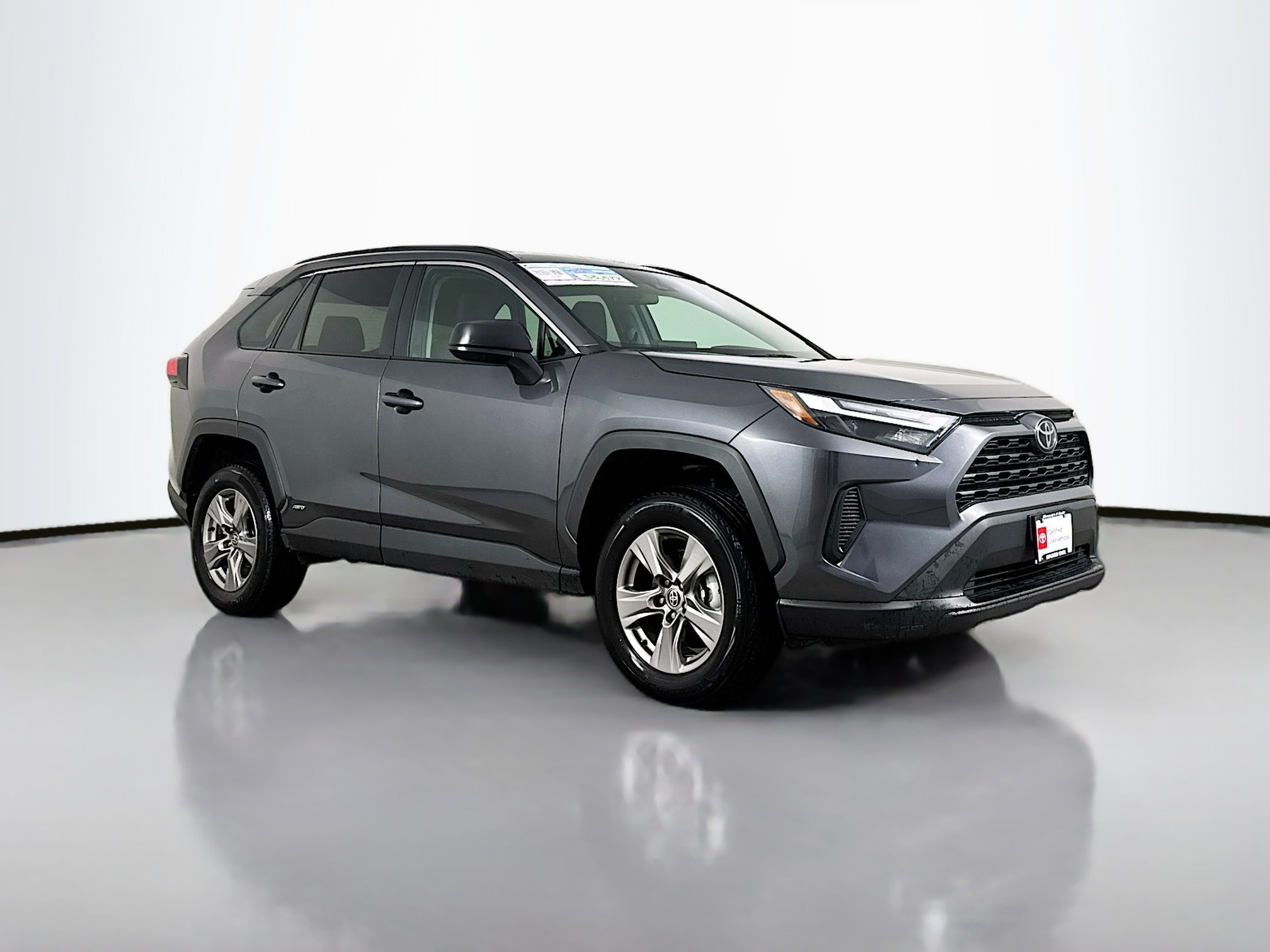 Certified 2025 Toyota RAV4 LE AWD/4WD image 1