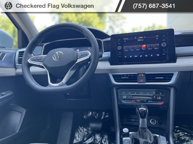 New 2025 Volkswagen Taos SE image 5
