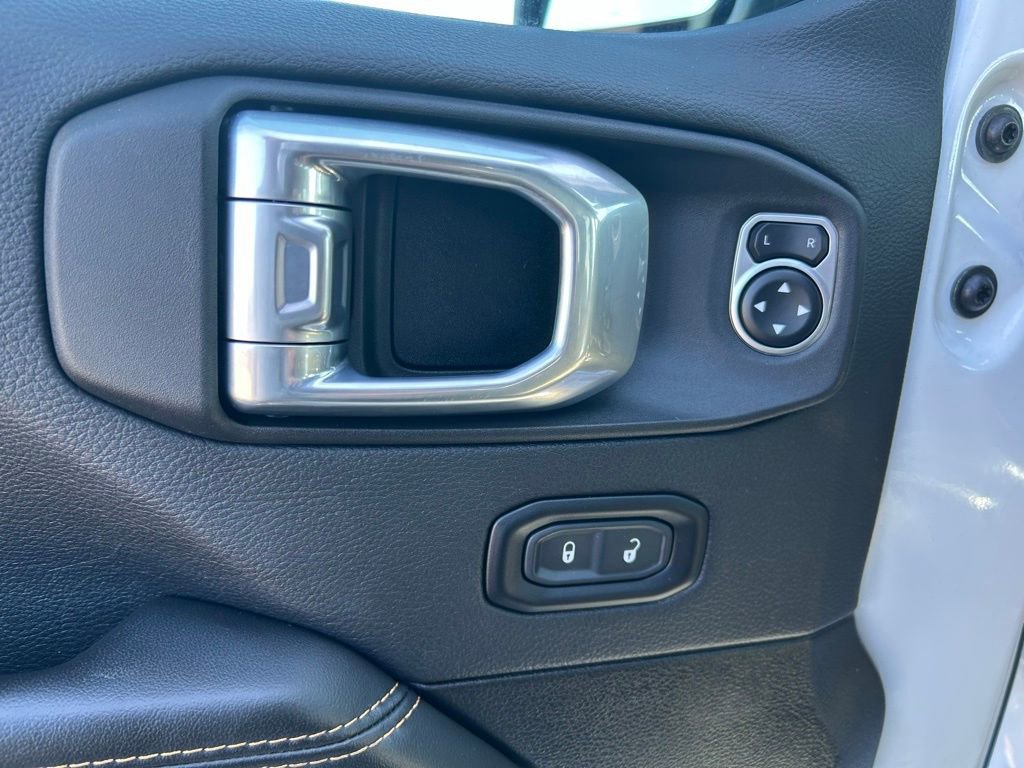 Used 2024 Jeep Wrangler Unlimited Sahara AWD/4WD image 18