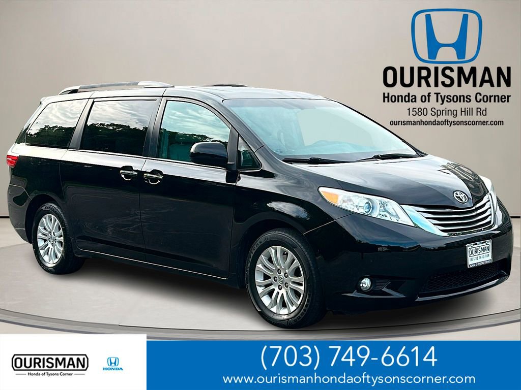Used 2017 Toyota Sienna XLE w/ XLE Navigation Package FWD image 1