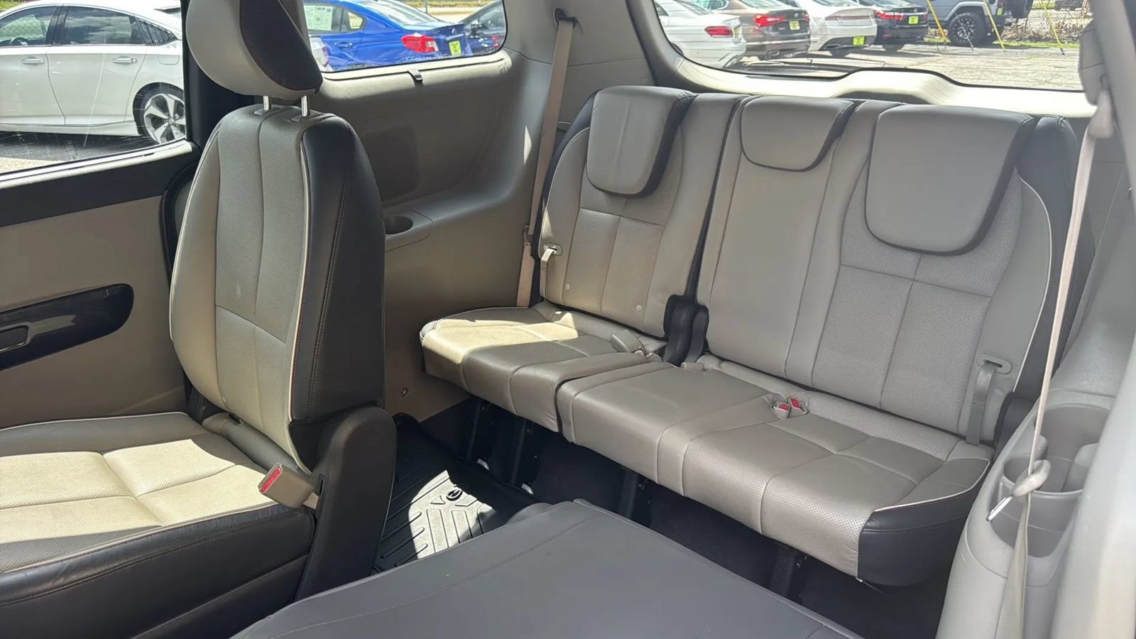 Used 2016 Kia Sedona EX FWD image 16