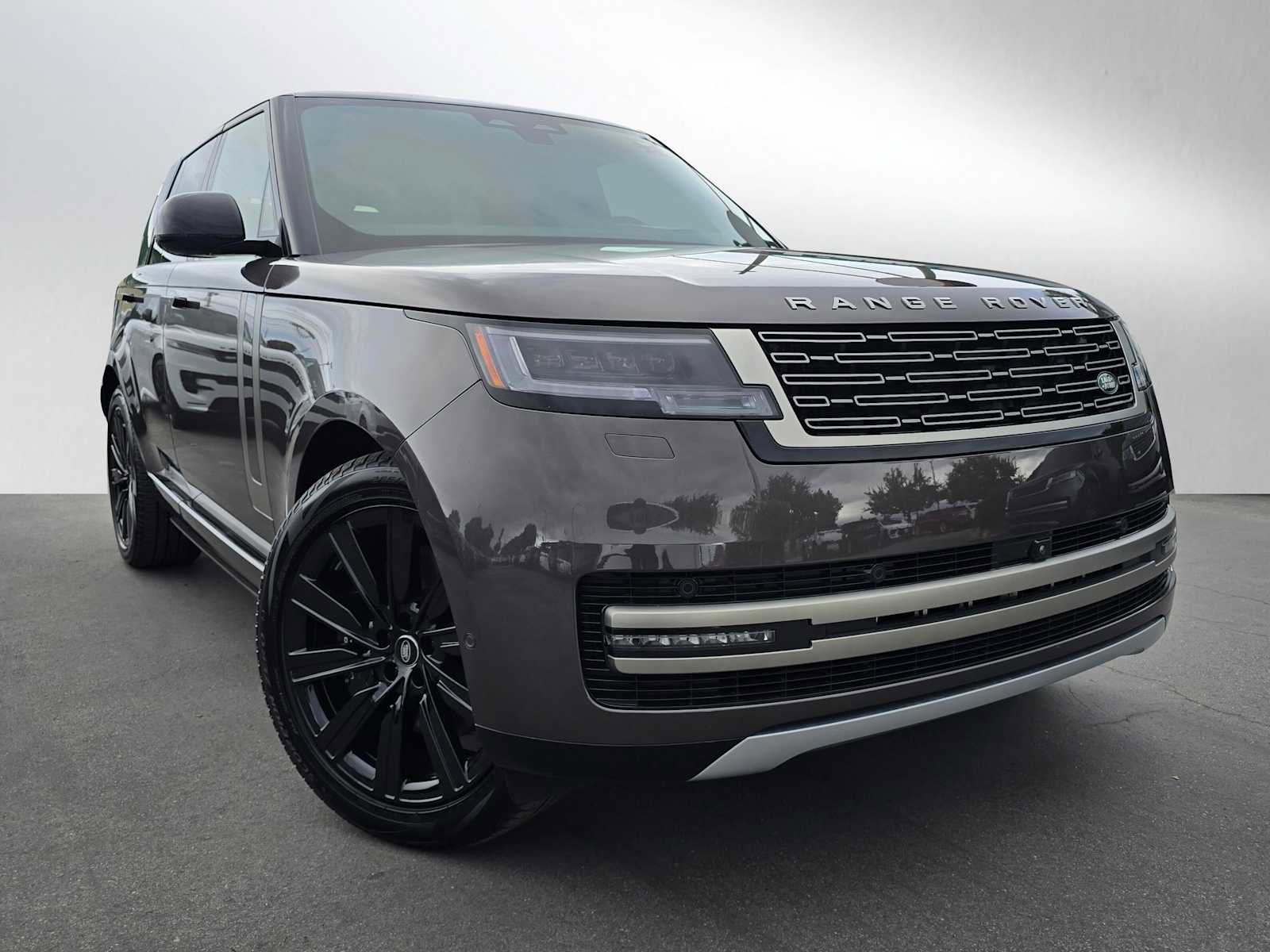 New 2025 Land Rover Range Rover SE image 1