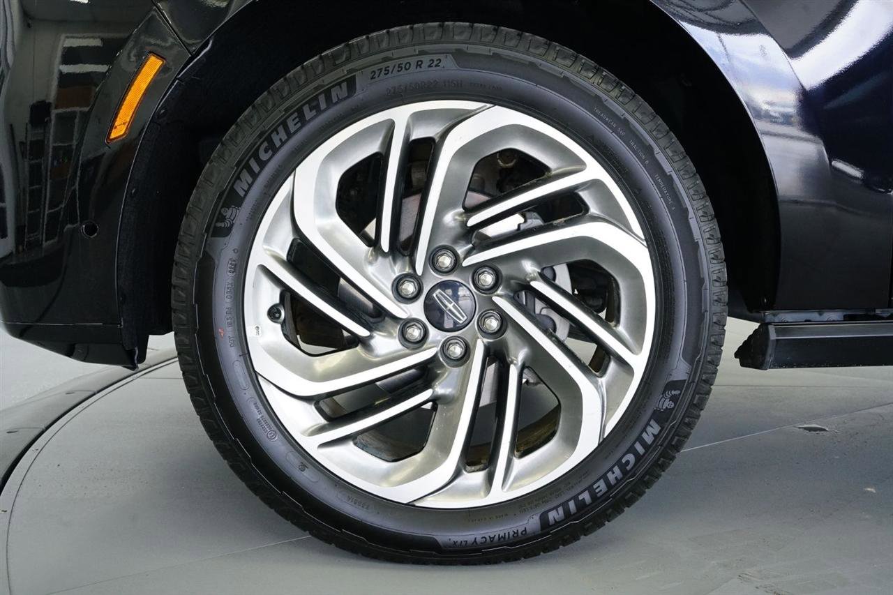 Used 2025 Lincoln Navigator Reserve image 9