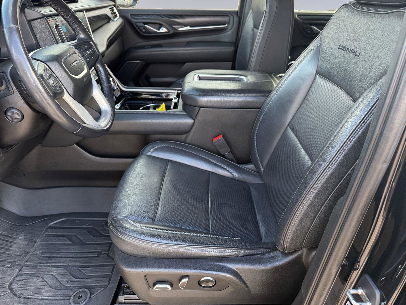 Used 2021 GMC Yukon Denali w/ Denali Premium Package image 10
