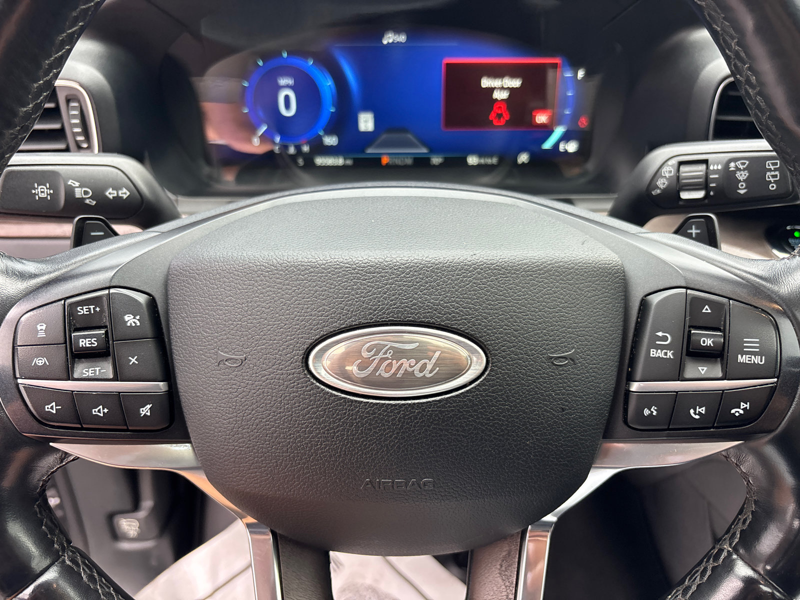 Used 2020 Ford Explorer Platinum w/ Premium Technology Package AWD/4WD image 16