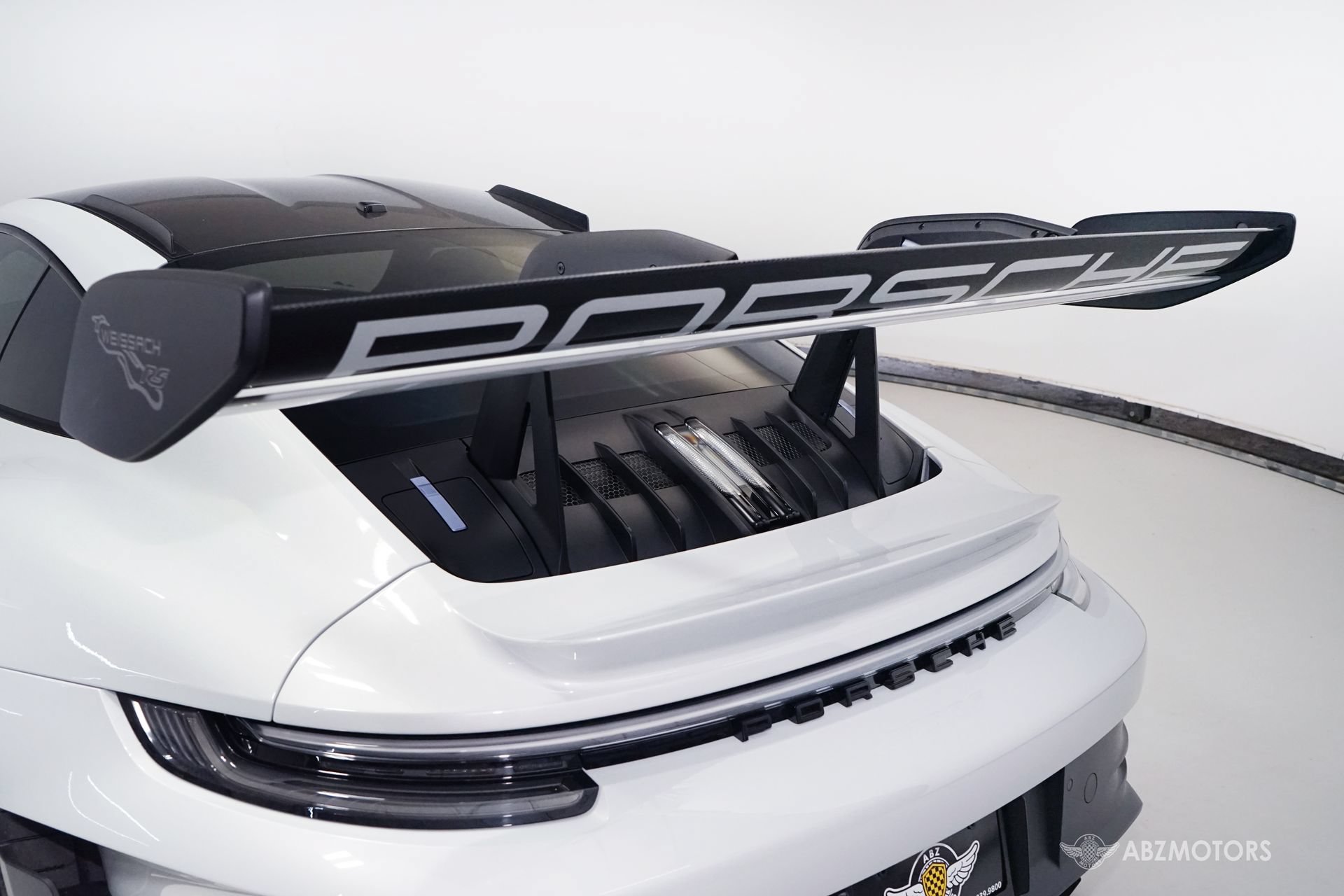 Used 2024 Porsche 911 GT3 RS RWD image 8