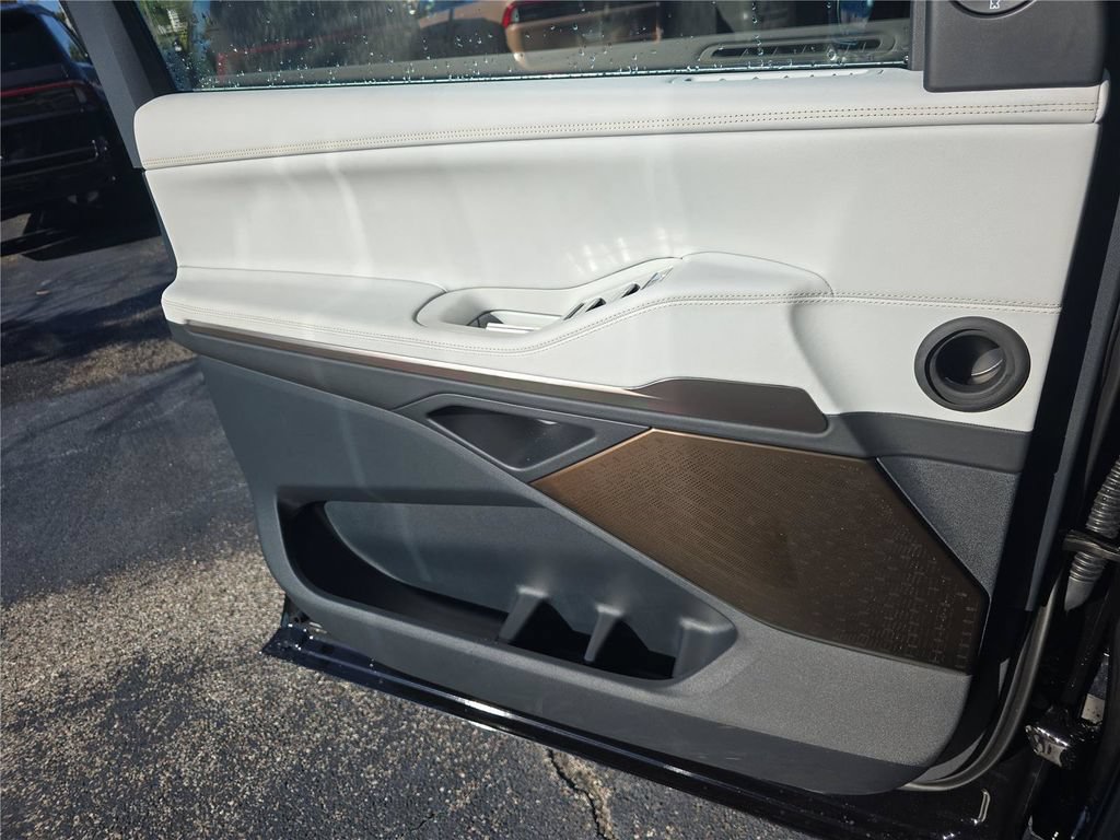 New 2027 Lincoln Navigator L Black Label AWD/4WD image 15