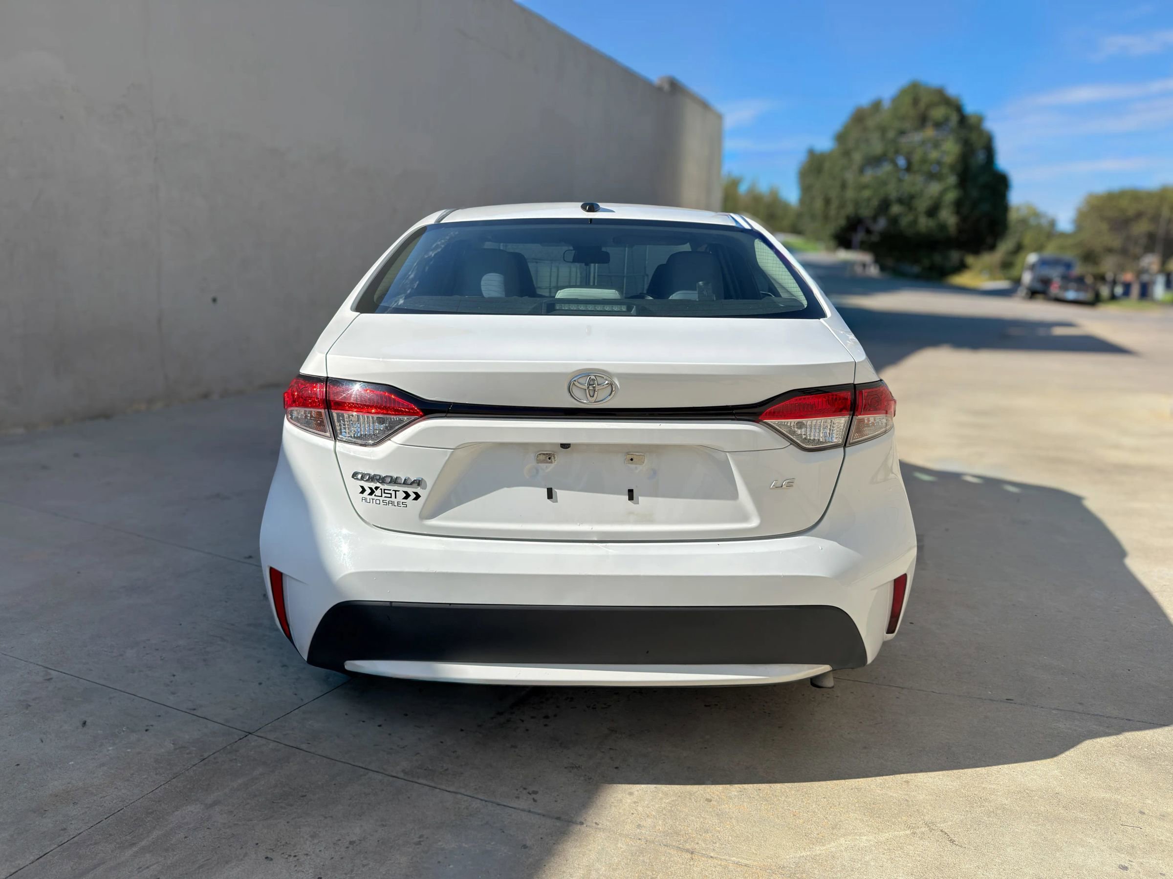 Used 2021 Toyota Corolla LE image 6