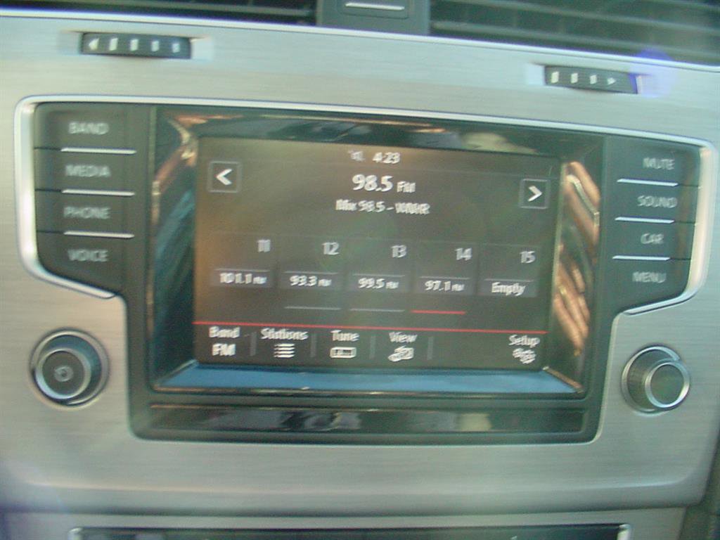 Used 2015 Volkswagen Golf SE image 14