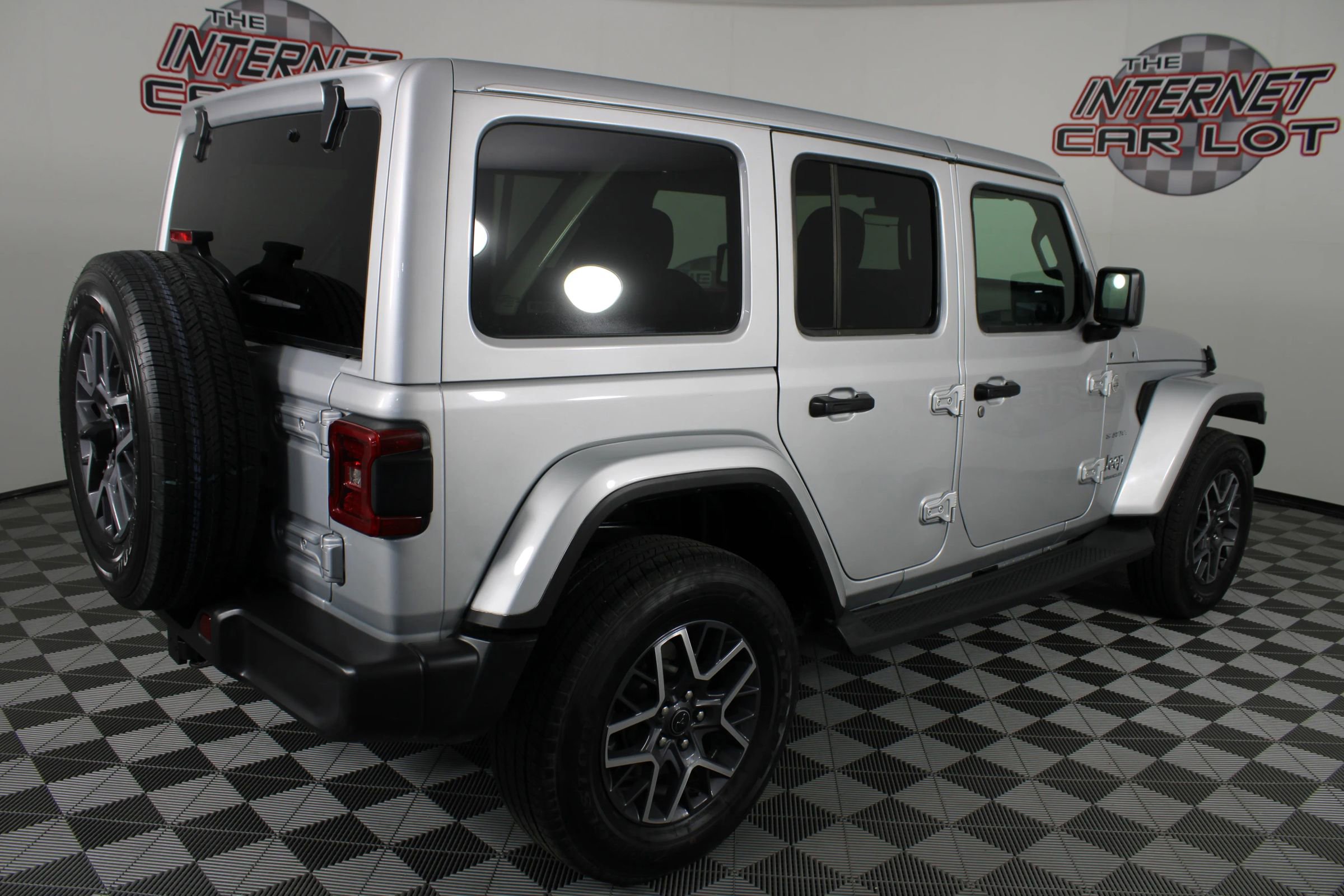 Used 2024 Jeep Wrangler Unlimited Sahara image 7