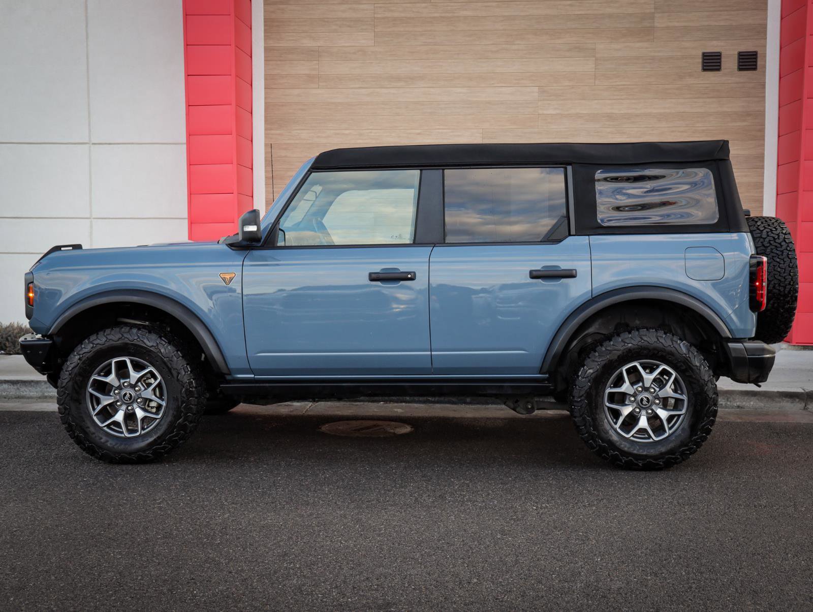 Used 2024 Ford Bronco Badlands image 6