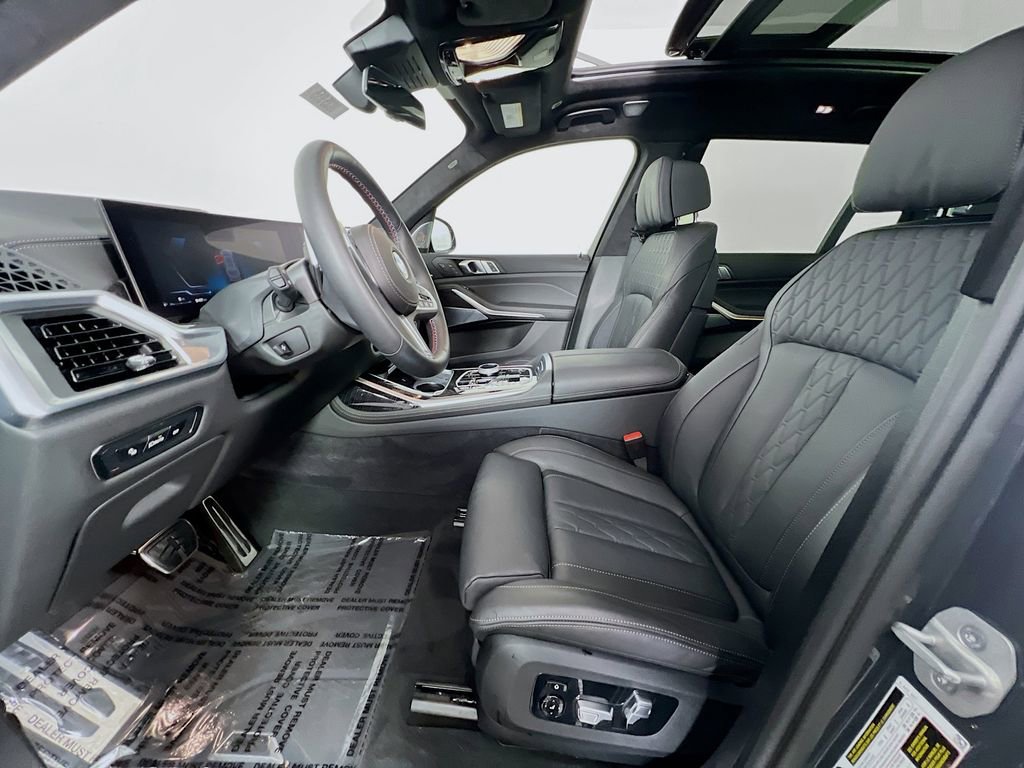 Used 2025 BMW X7 M60i image 22