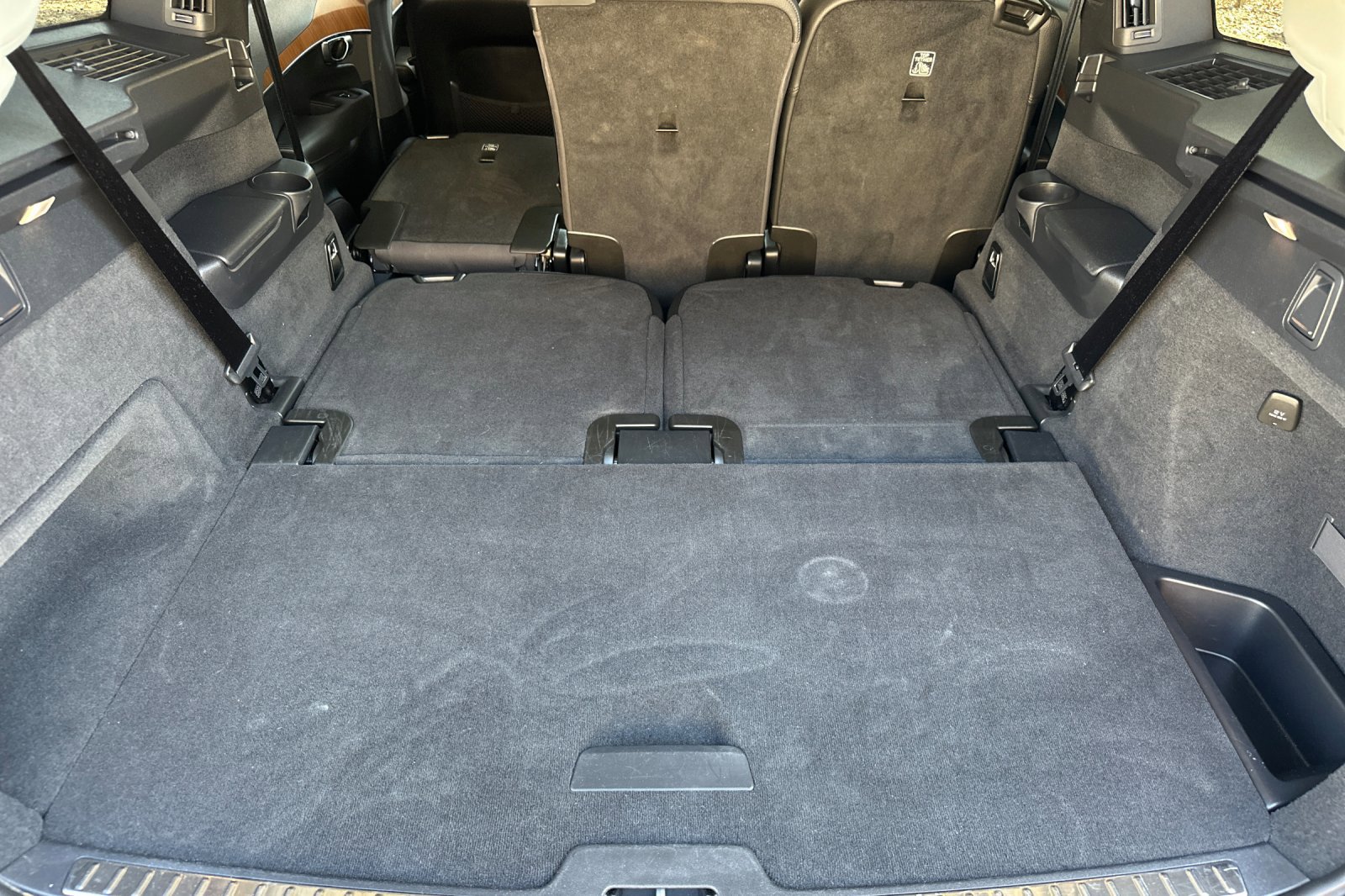 Certified 2025 Volvo XC90 B6 Plus image 18