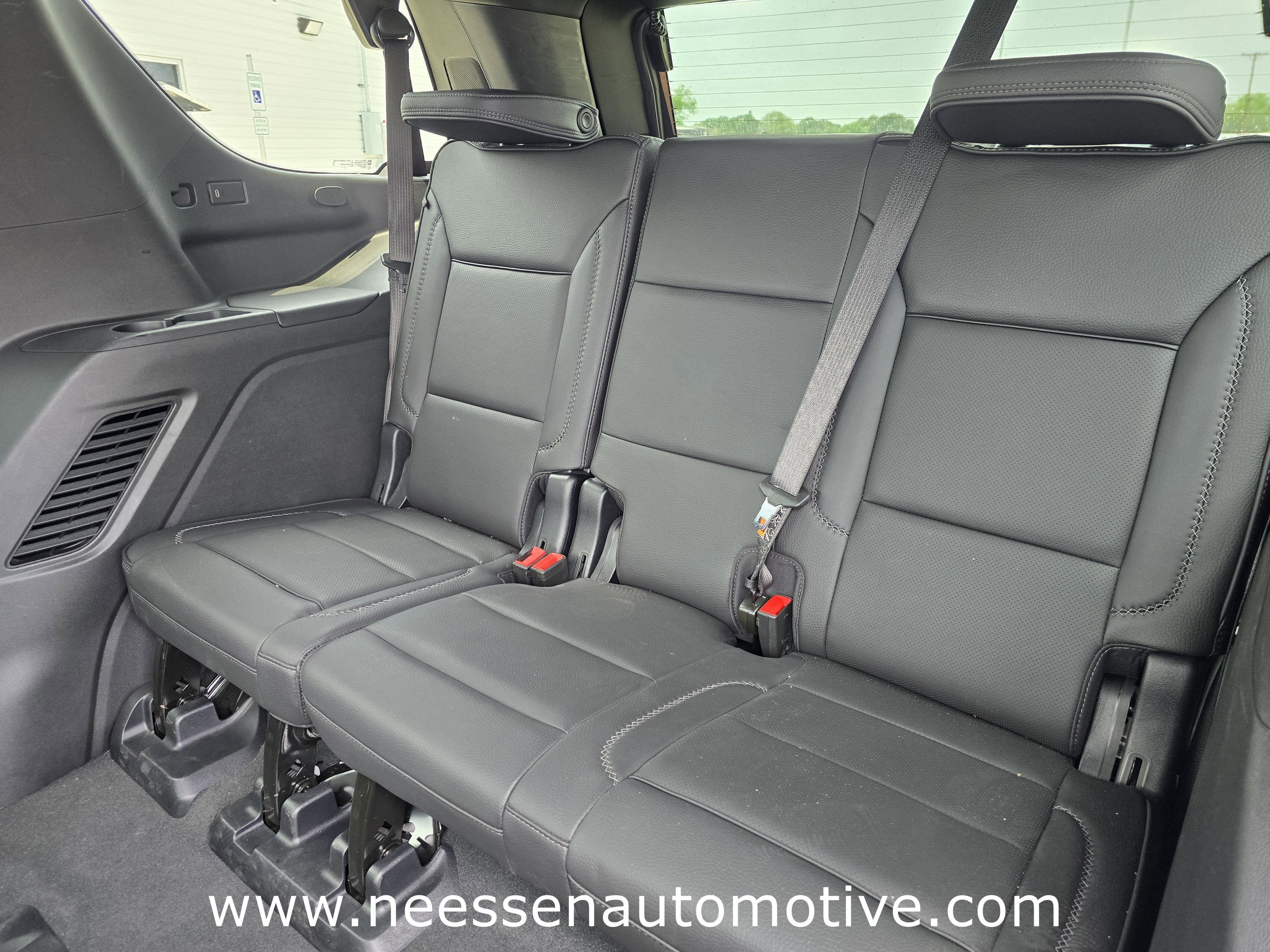Used 2025 GMC Yukon Denali AWD/4WD image 4