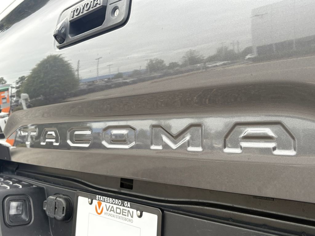 Used 2023 Toyota Tacoma SR5 w/ Technology Package AWD/4WD image 9