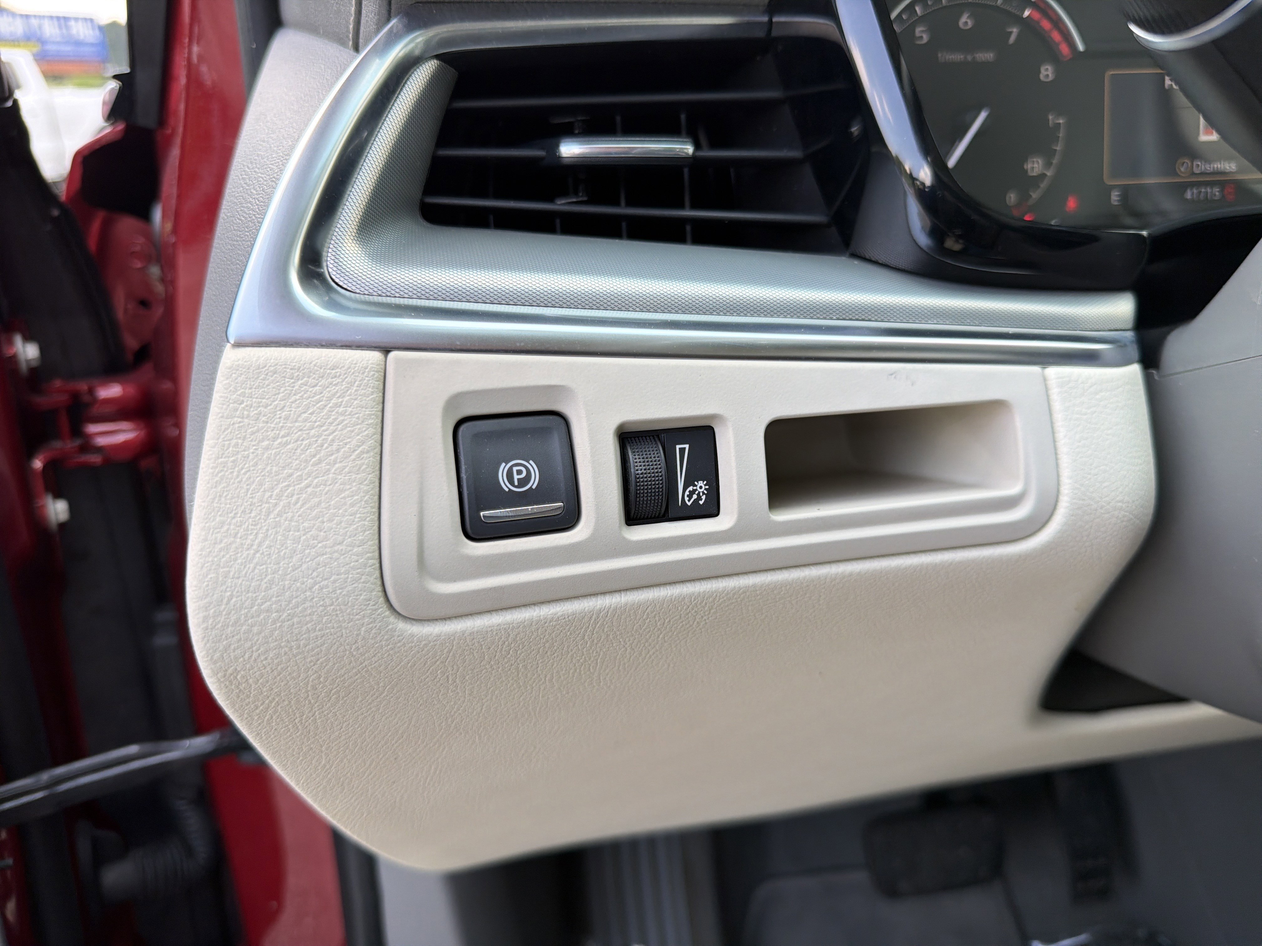 Used 2023 Cadillac XT5 Premium Luxury FWD image 31