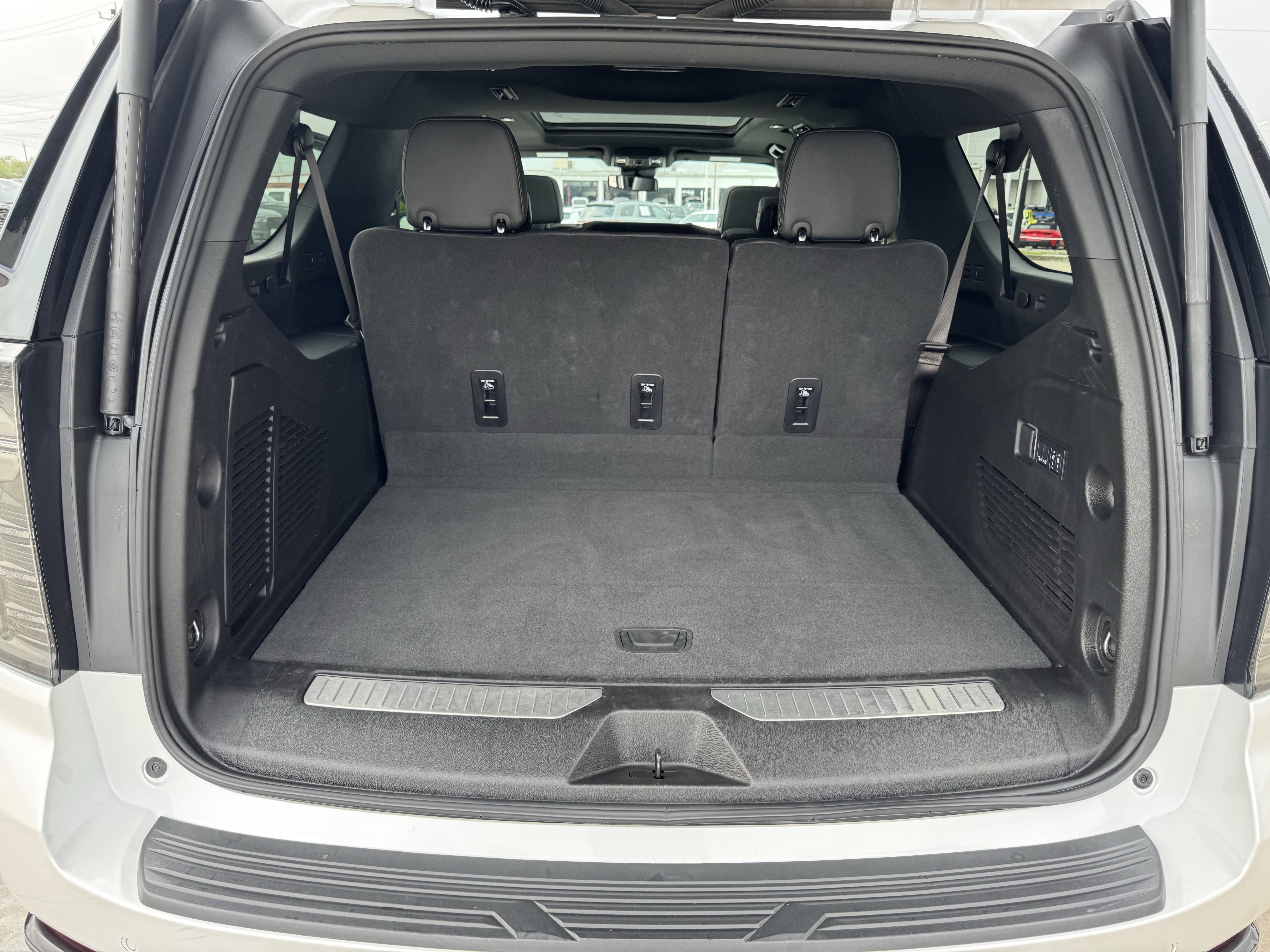 Used 2025 Chevrolet Suburban RST w/ Comfort Package image 32