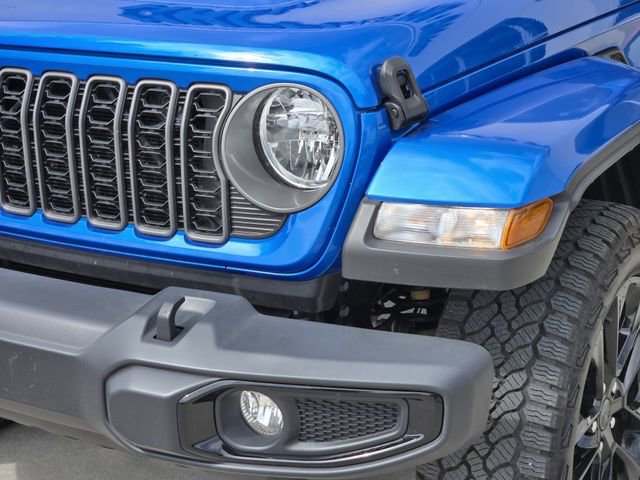 Certified 2025 Jeep Gladiator Sport AWD/4WD image 9