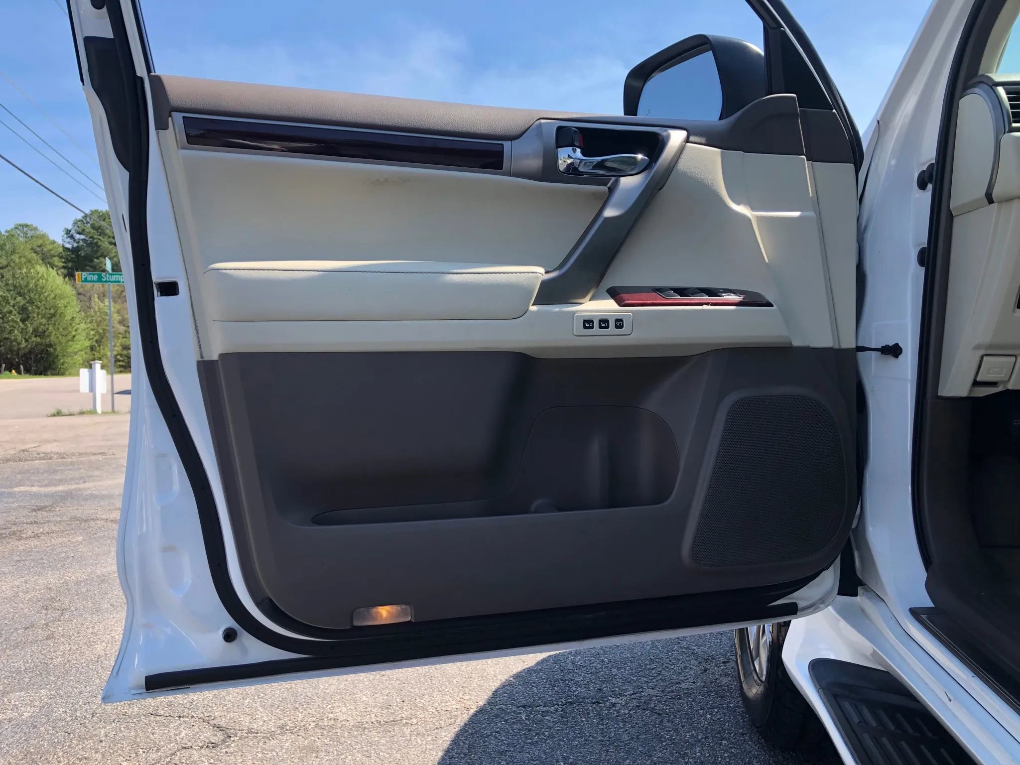 Used 2016 Lexus GX 460 Luxury w/ Preferred Accessory Package image 21